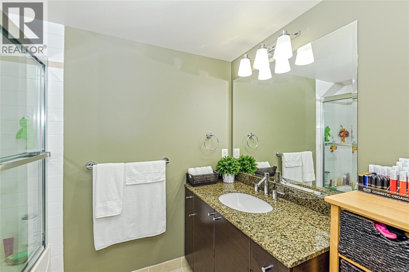 210 1315 Esquimalt Road, Esquimalt