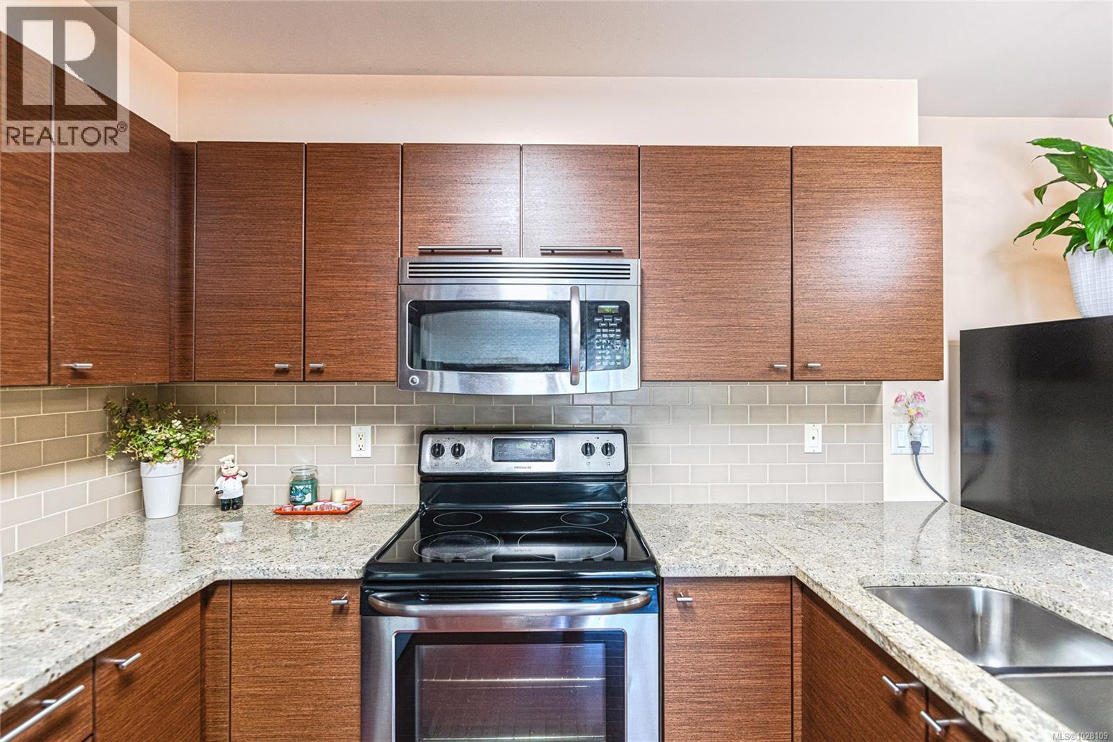 210 1315 Esquimalt Road, Esquimalt