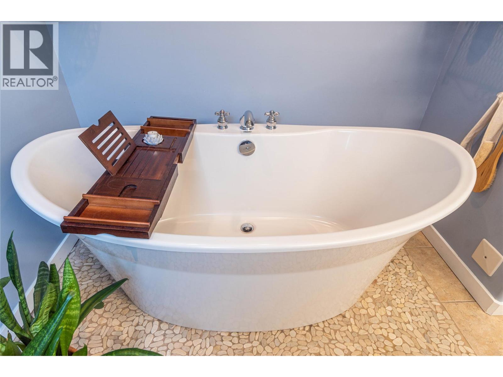 1912 SASKATOON PLACE - 21