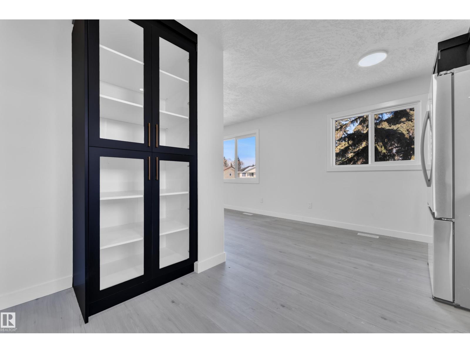 8635 33 AV NW - 10