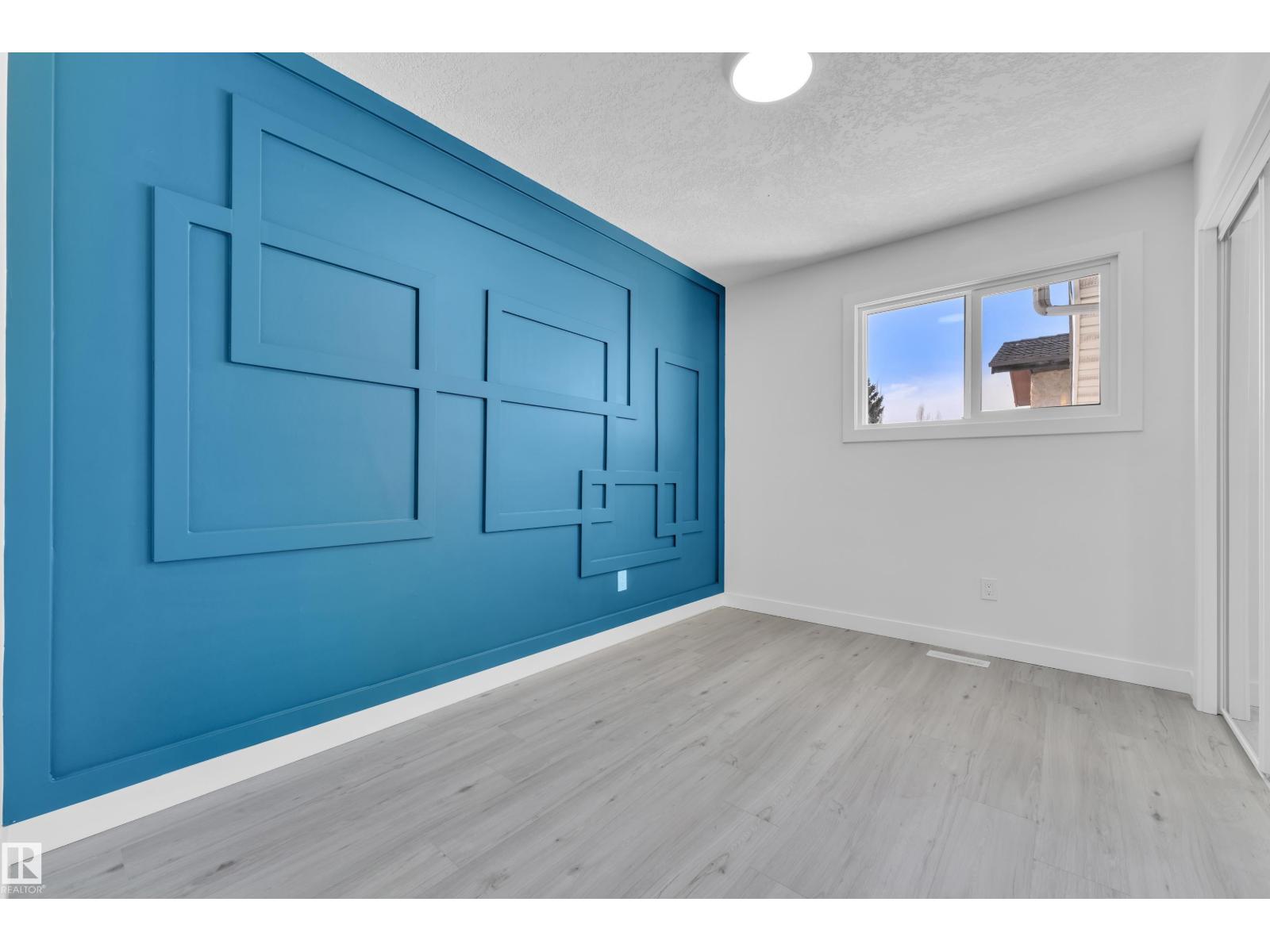 8635 33 AV NW - 12