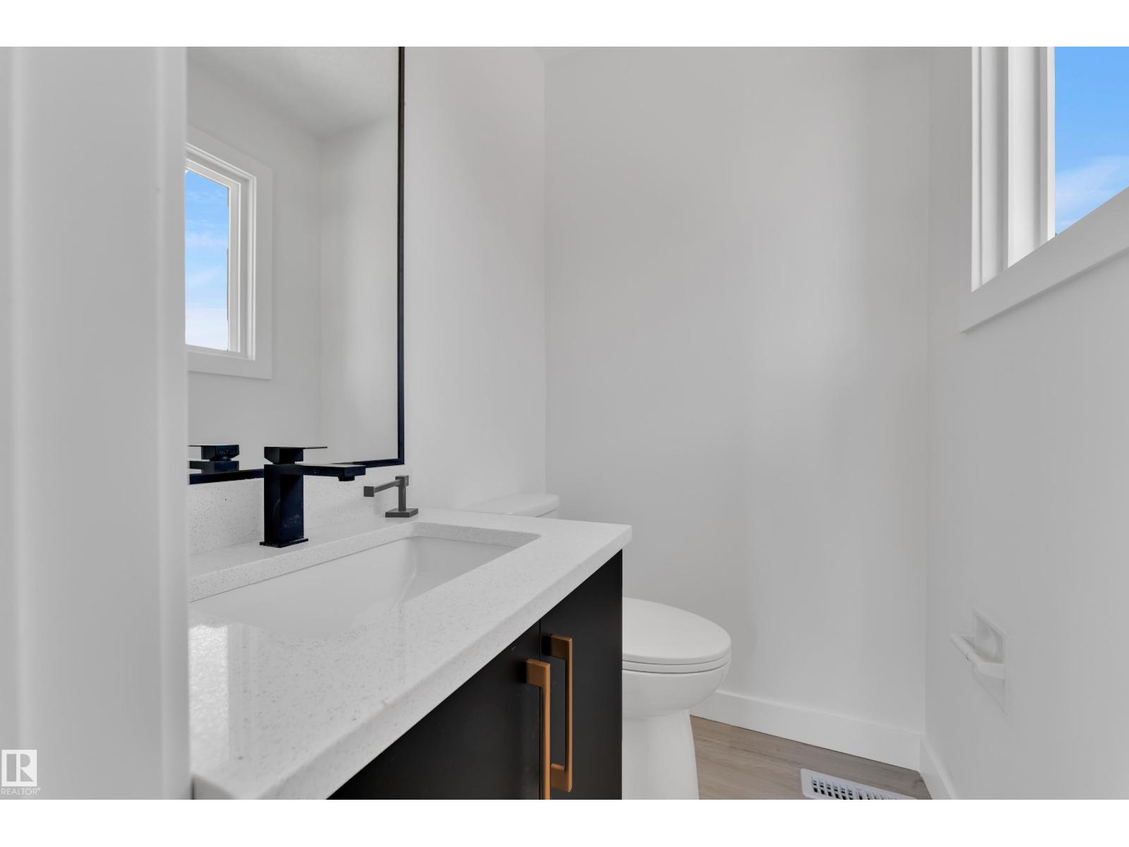 8635 33 AV NW - 16
