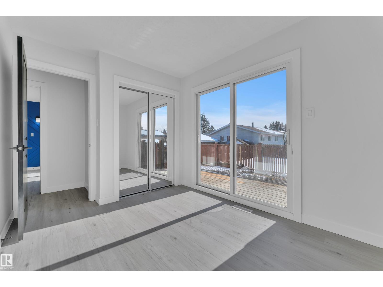 8635 33 AV NW - 19