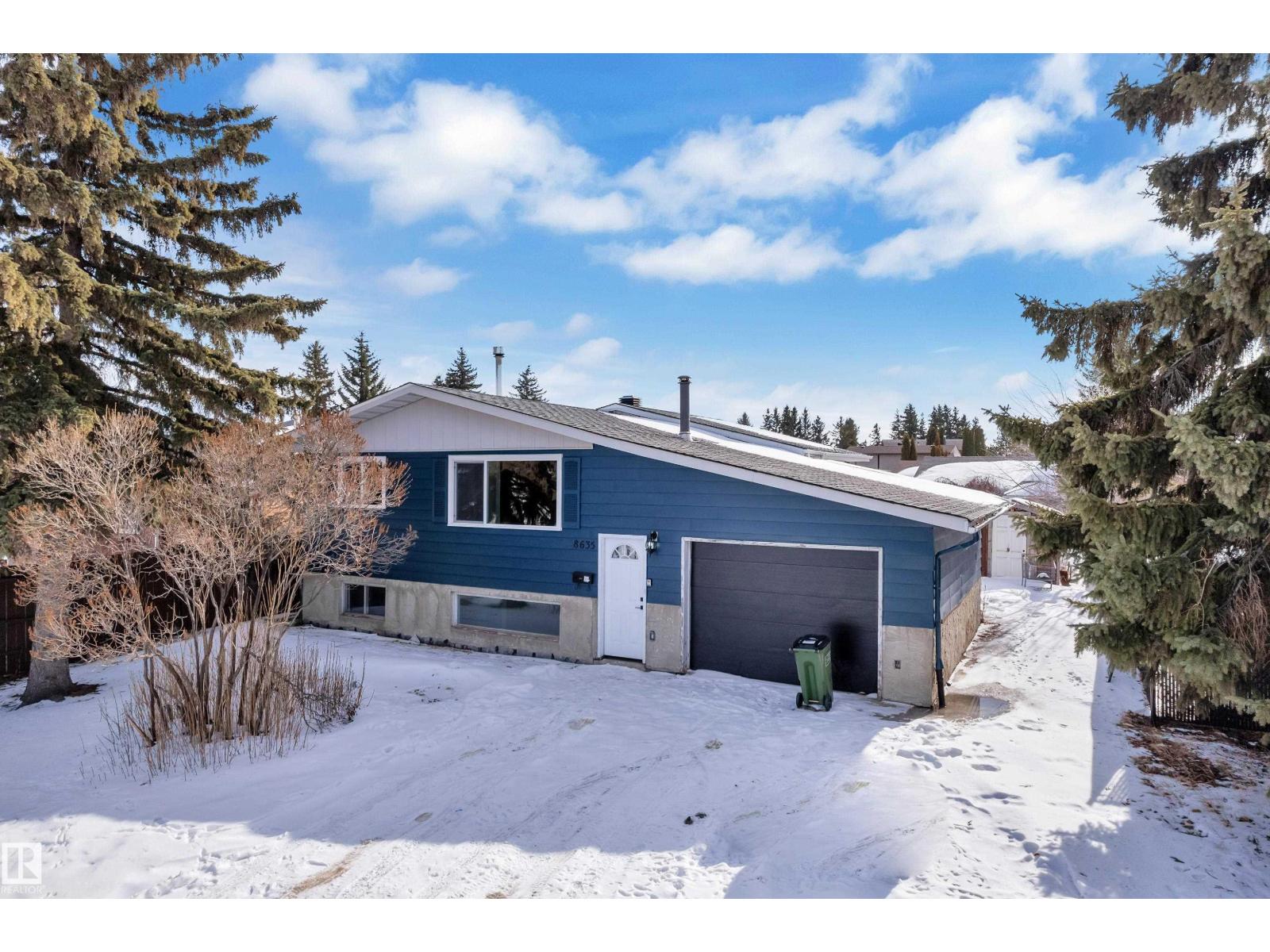 8635 33 AV NW - 2