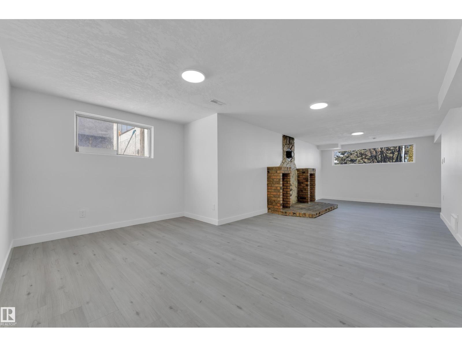 8635 33 AV NW - 22