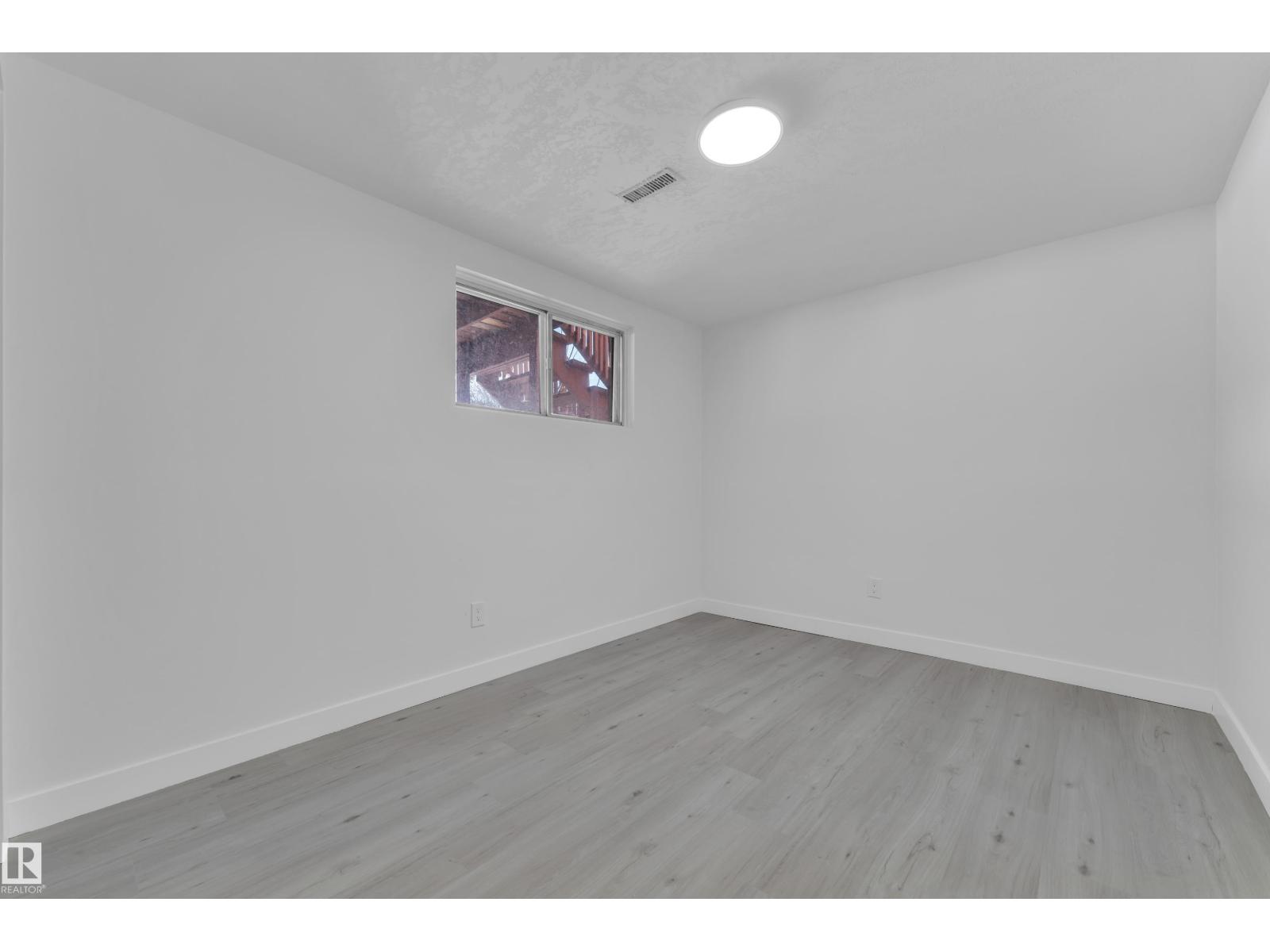 8635 33 AV NW - 26