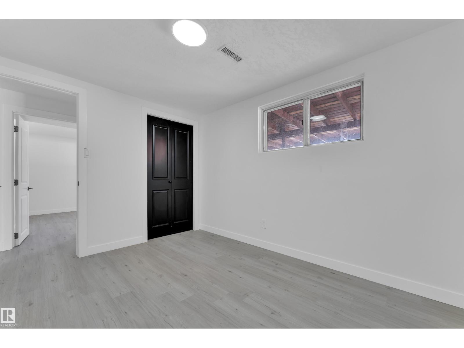 8635 33 AV NW - 27