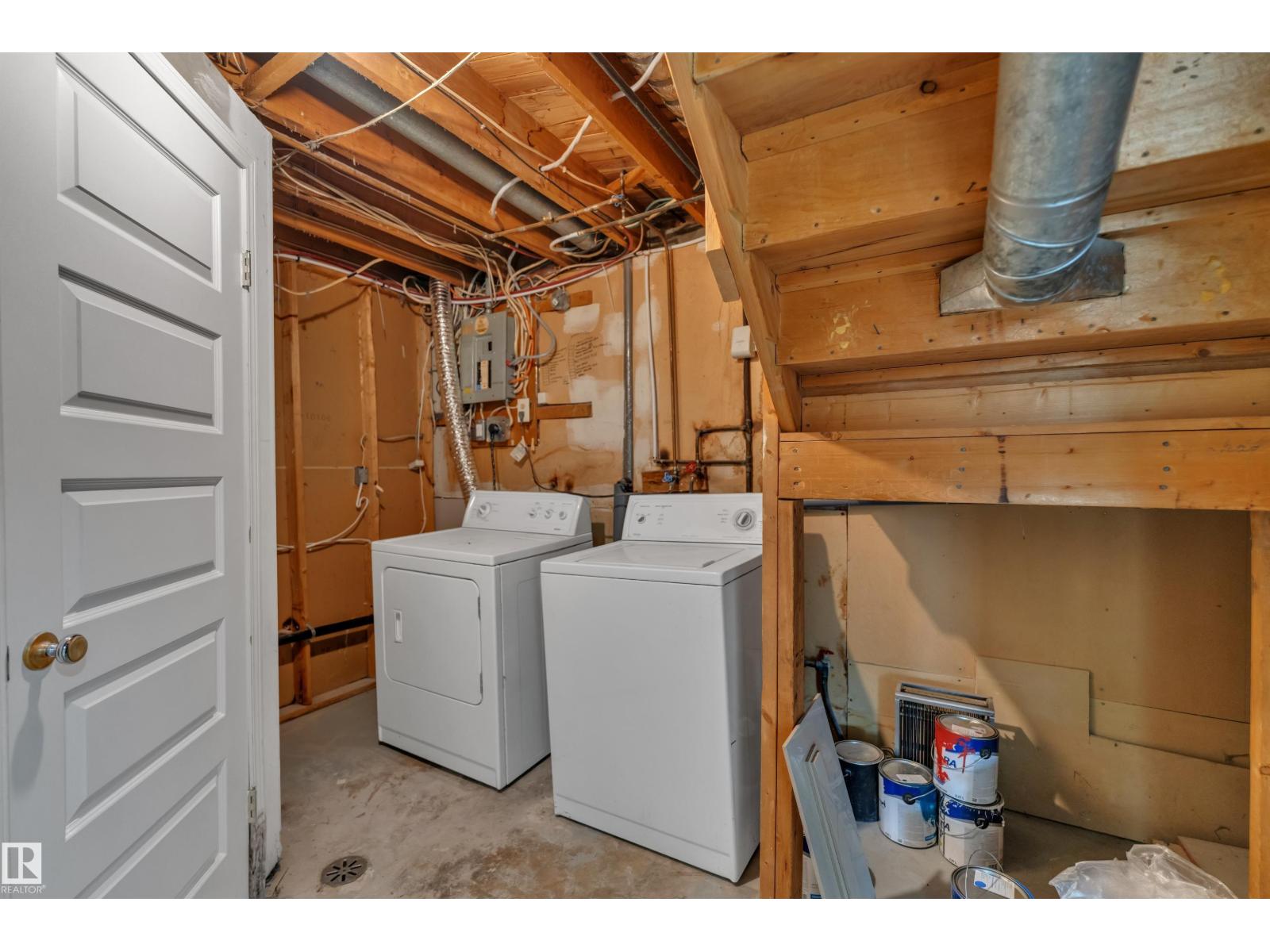 8635 33 AV NW - 33