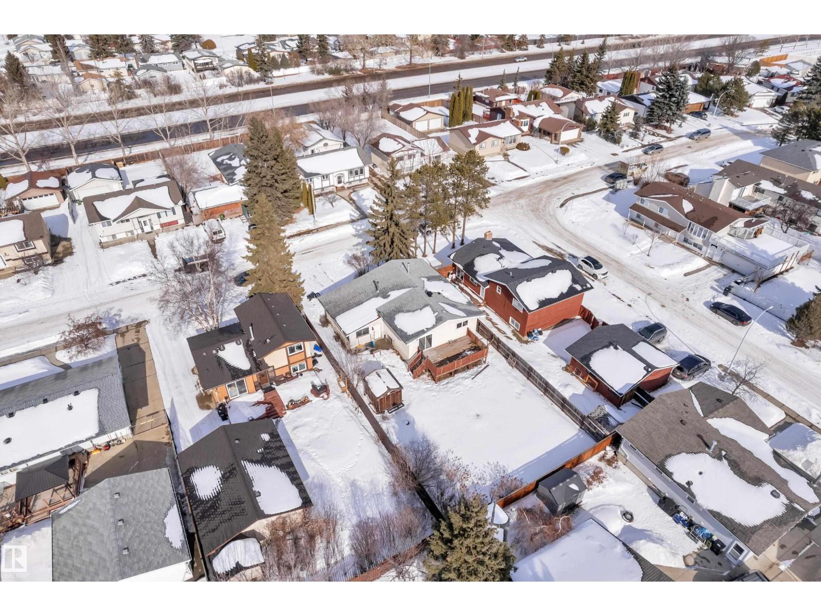 8635 33 AV NW - 34