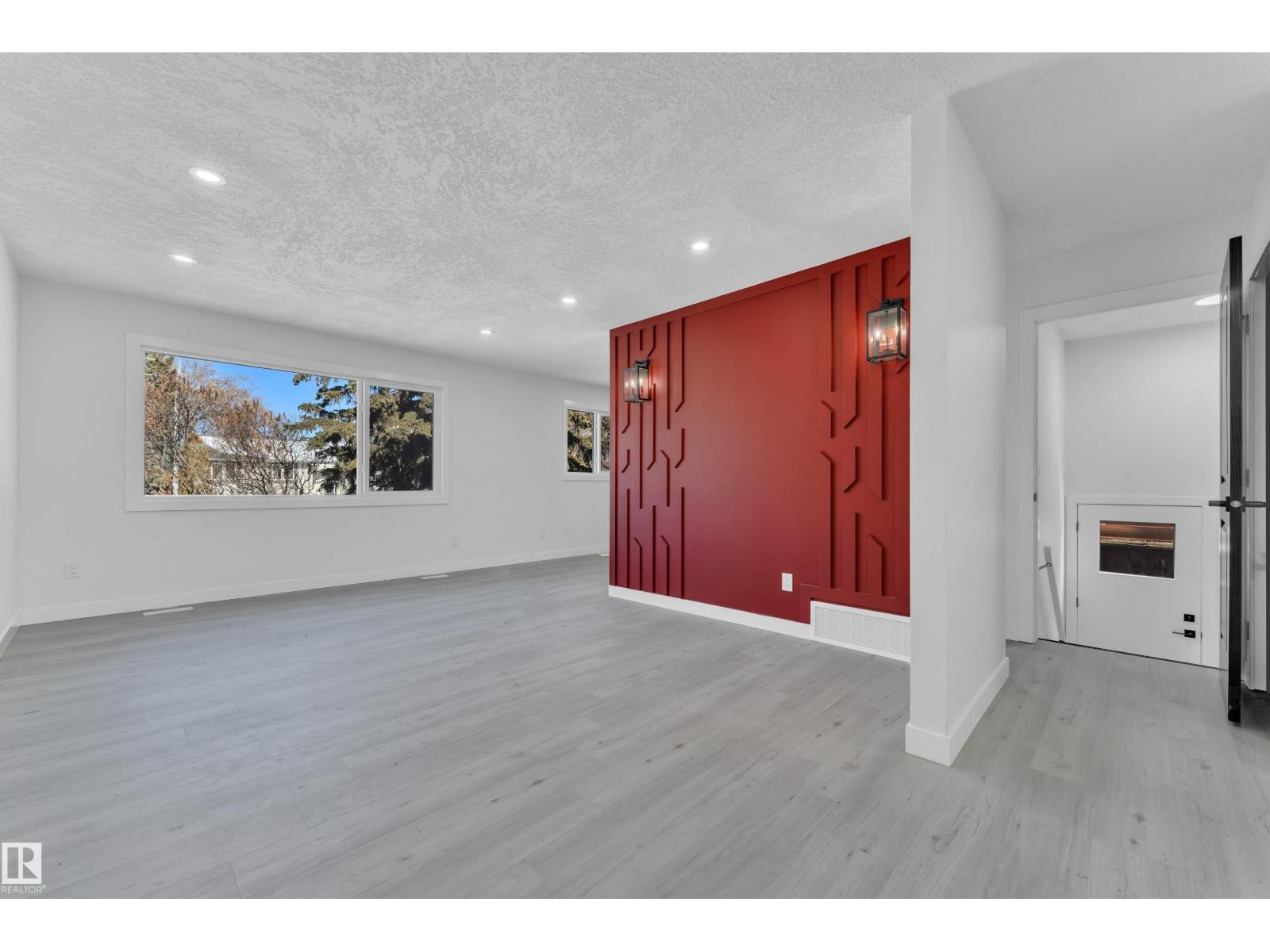 8635 33 AV NW - 4
