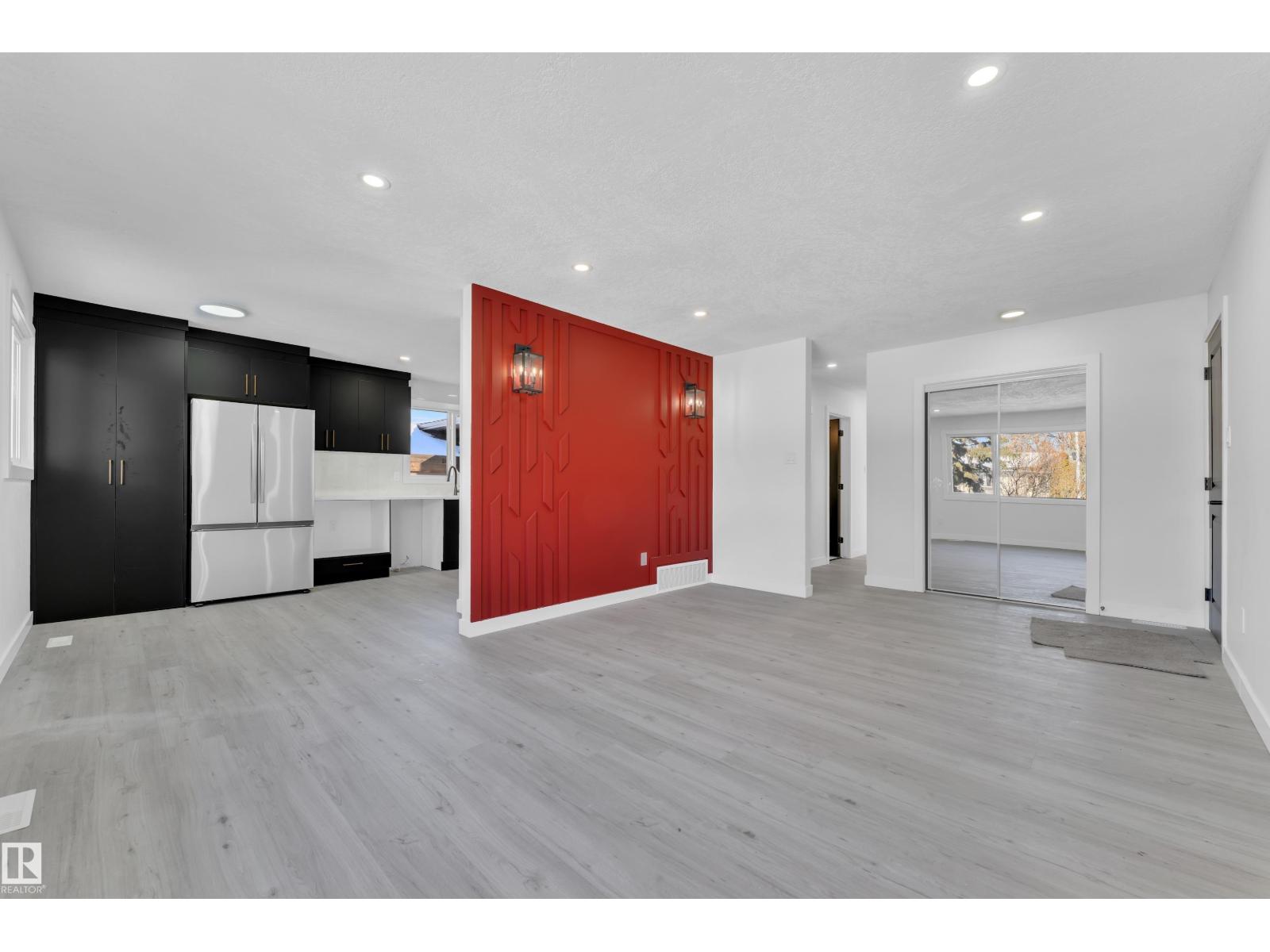 8635 33 AV NW - 5