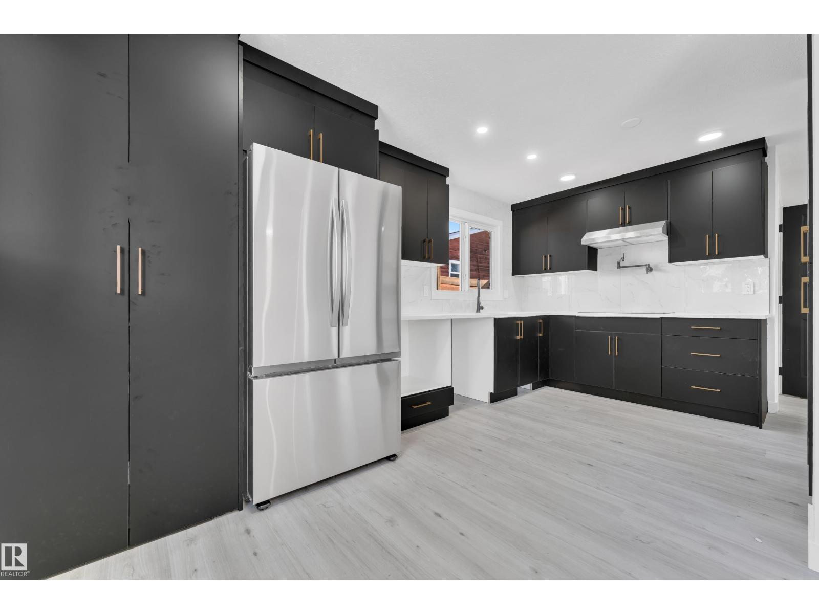 8635 33 AV NW - 7