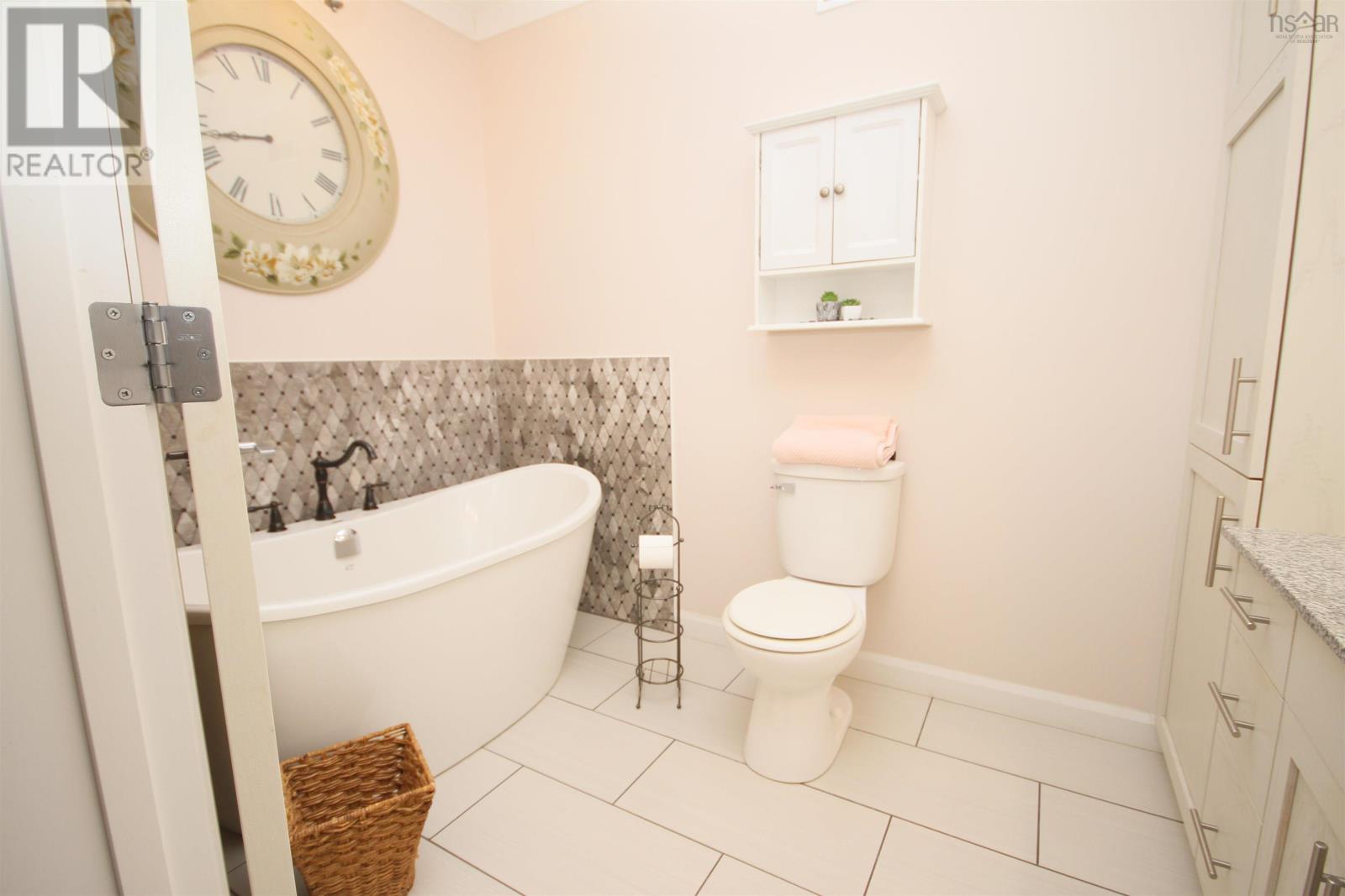 Property 20 of 38 of 10471 highway 16