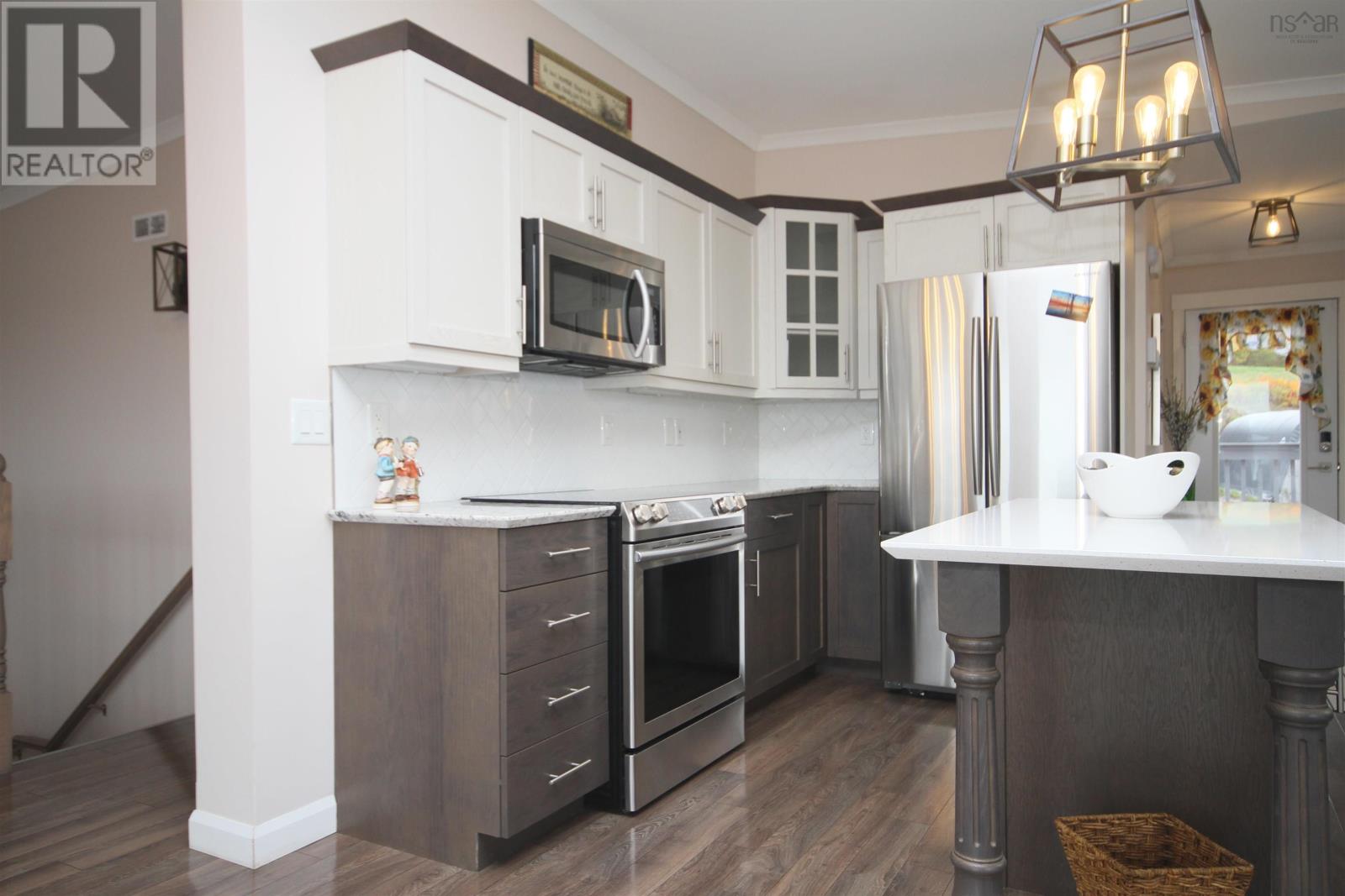 Property 14 of 38 of 10471 highway 16