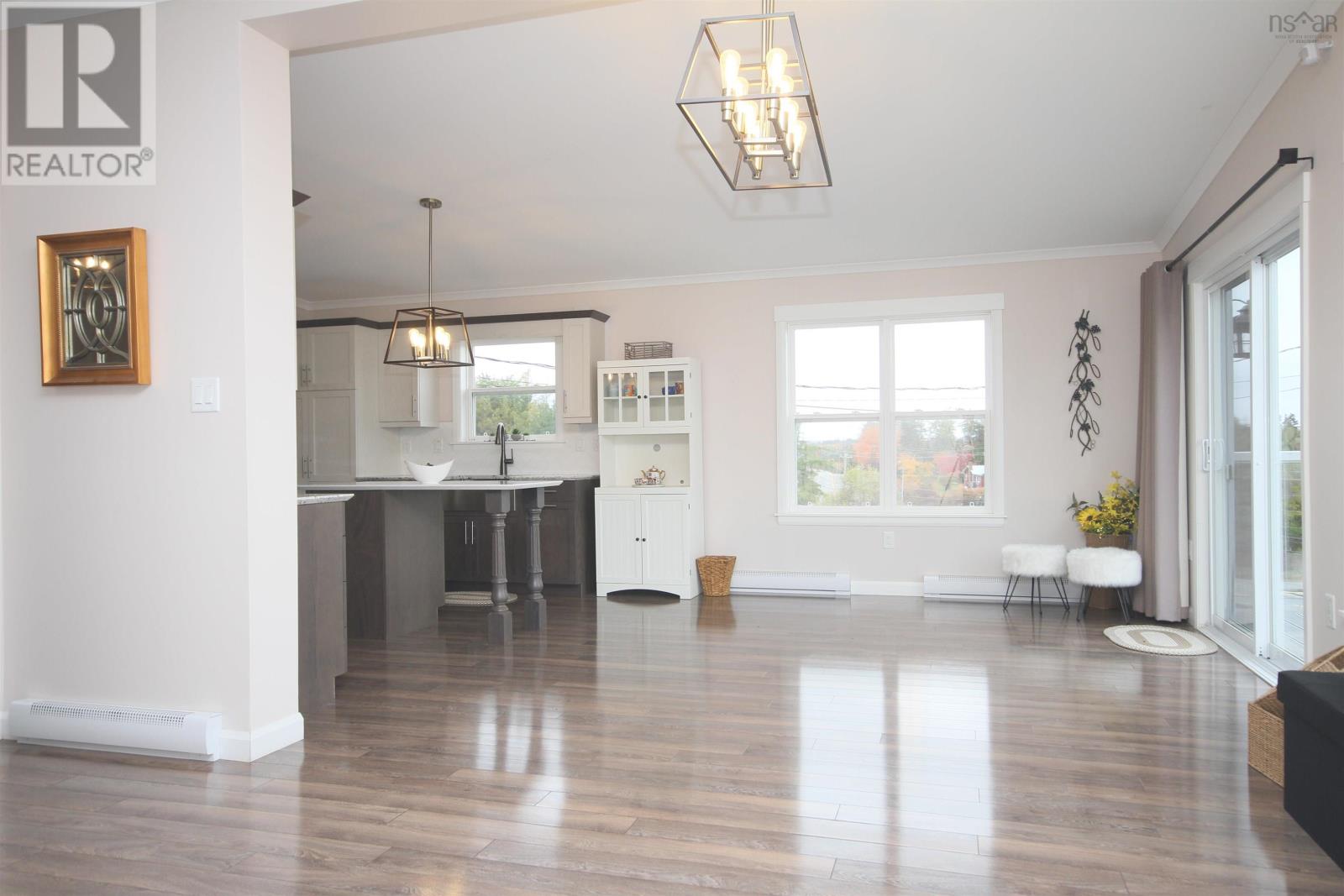 Property 18 of 38 of 10471 highway 16