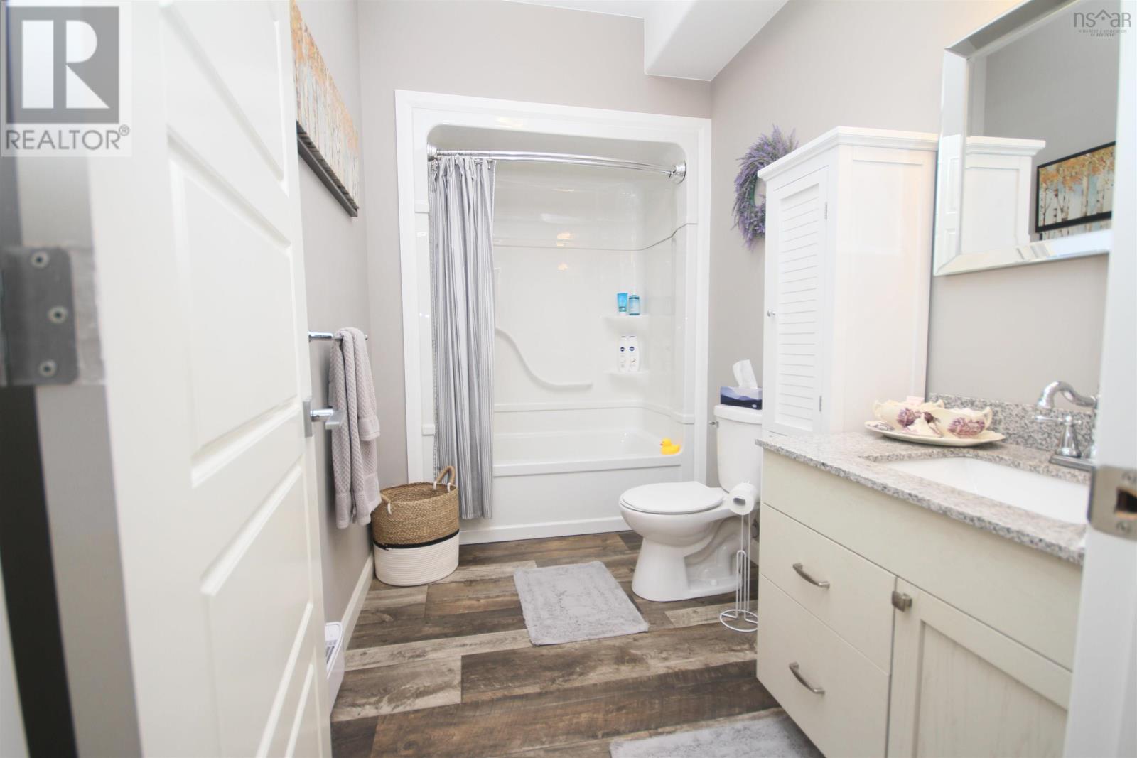 Property 32 of 38 of 10471 highway 16