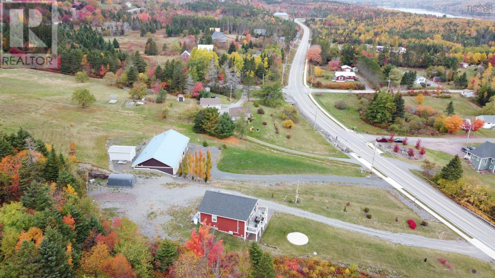 Property 8 of 38 of 10471 highway 16