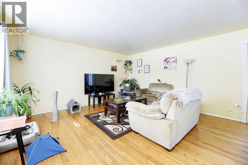 Single Family House Bungalow for Sale in   Street Mountview Red Deer 