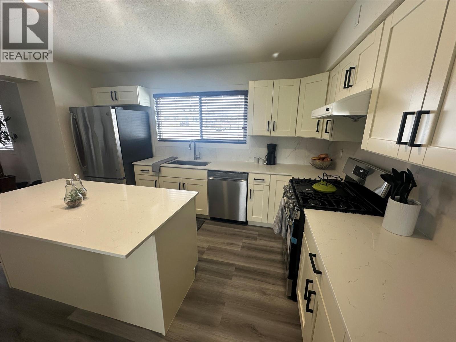 921 91A Avenue - Photo 3 of 12, Dawson Creek, British Columbia