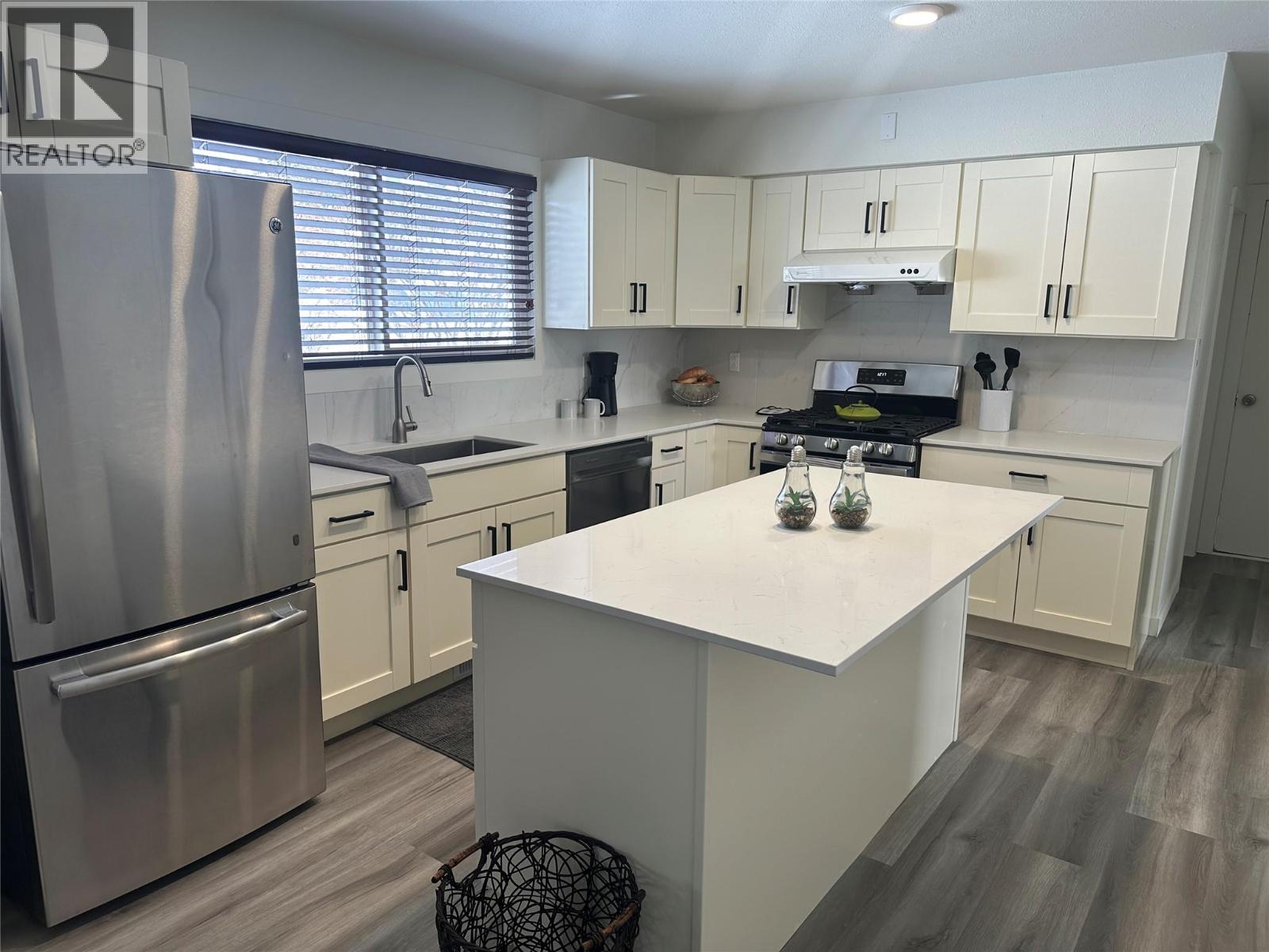 921 91A Avenue - Photo 2 of 12, Dawson Creek, British Columbia