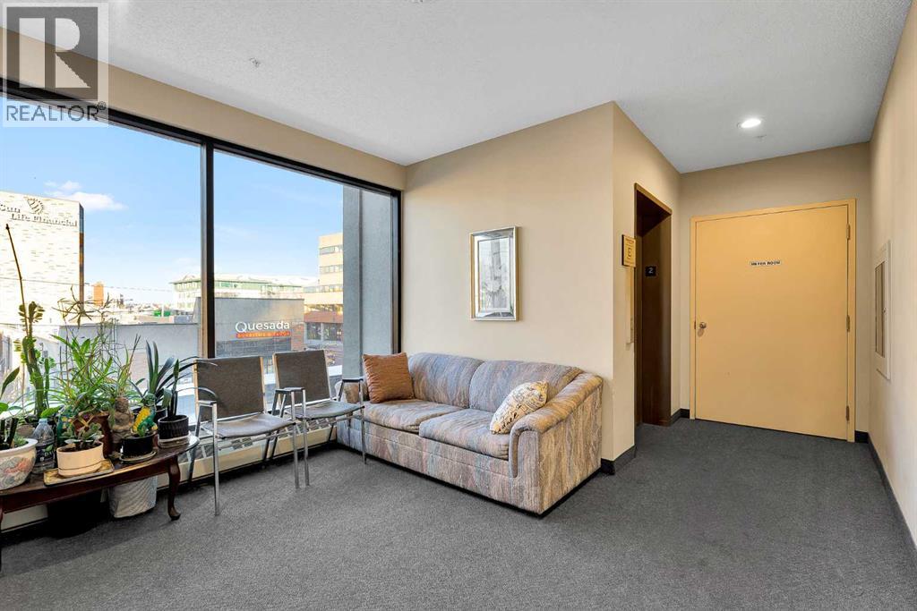 
          103 10 Avenue Northwest
            <br/>
            <span>Calgary</span>
            , 
            <span>AB</span>
             <span>T2M0B4</span>
         - Photo 31