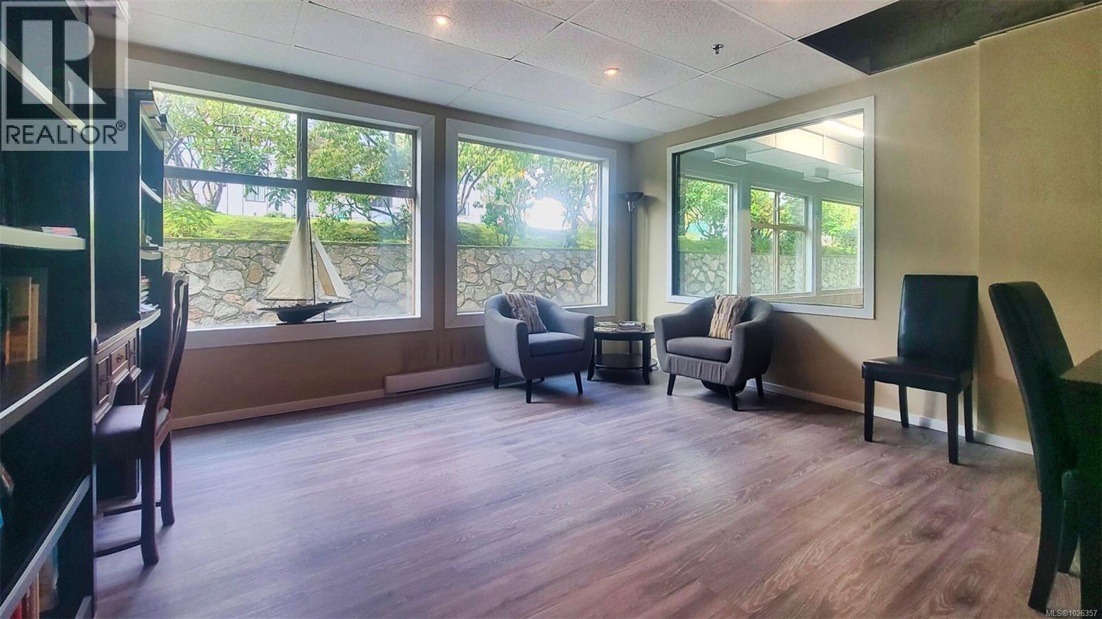 #414 1419 STADACONA AVE - 34