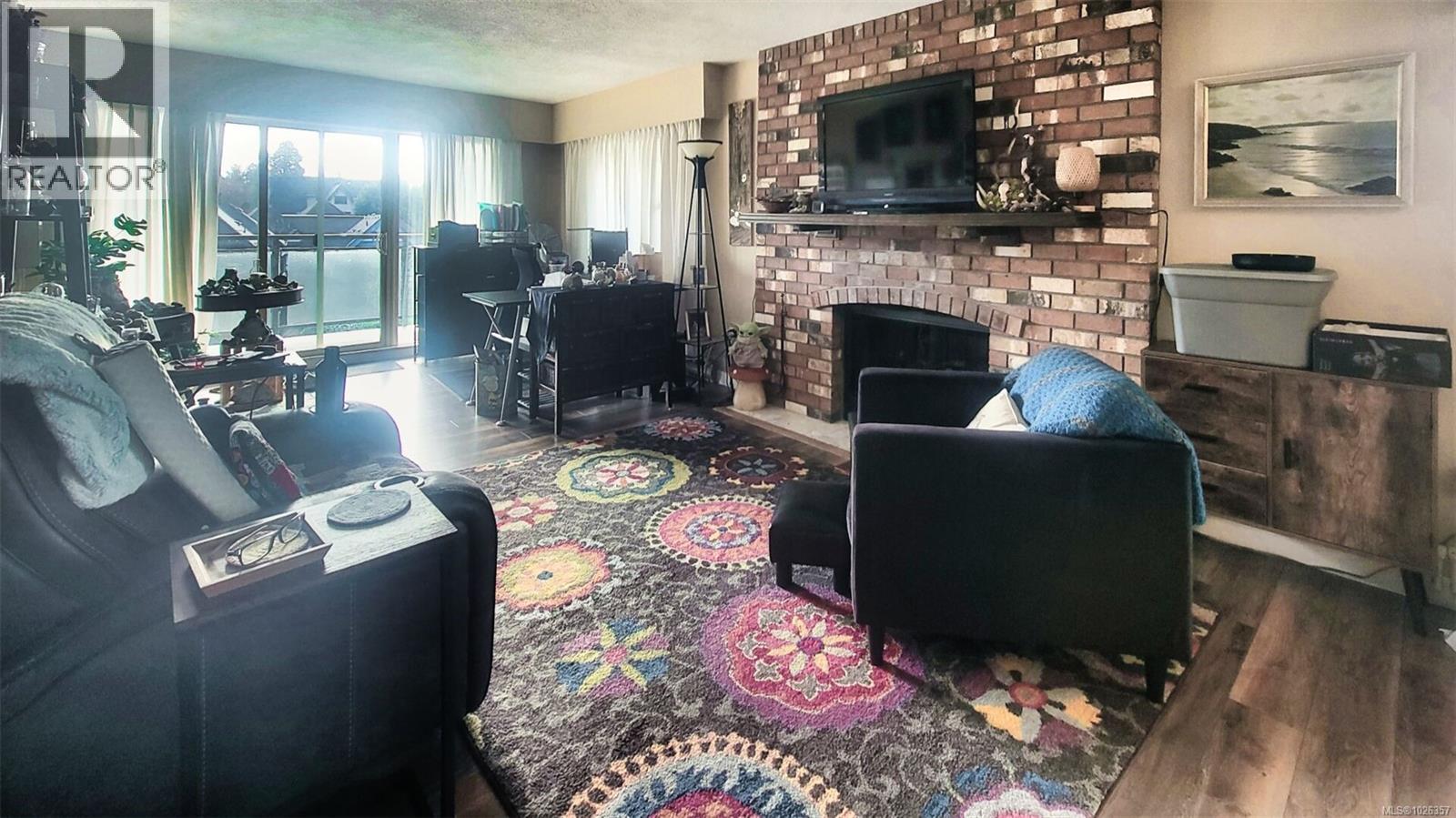 #414 1419 STADACONA AVE - 5