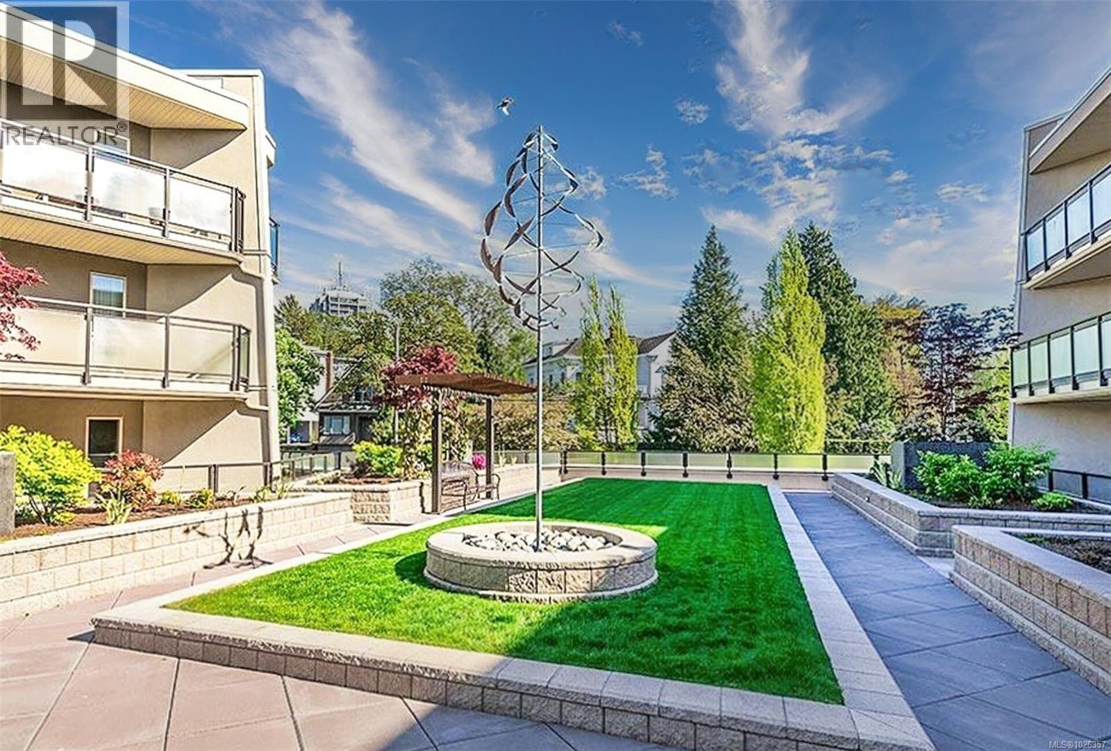 #414 1419 STADACONA AVE - 29