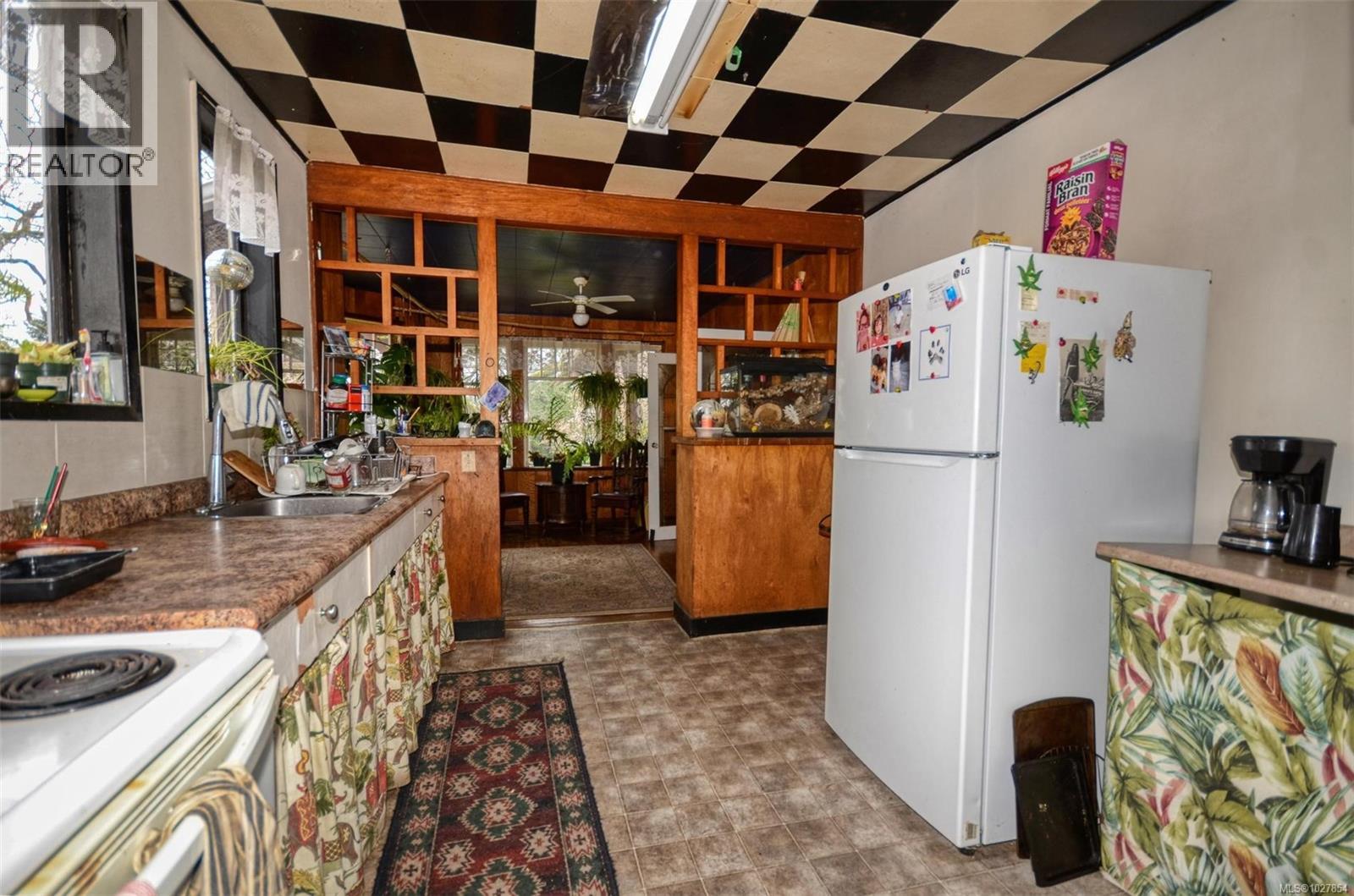 985 Cloverdale St - 14