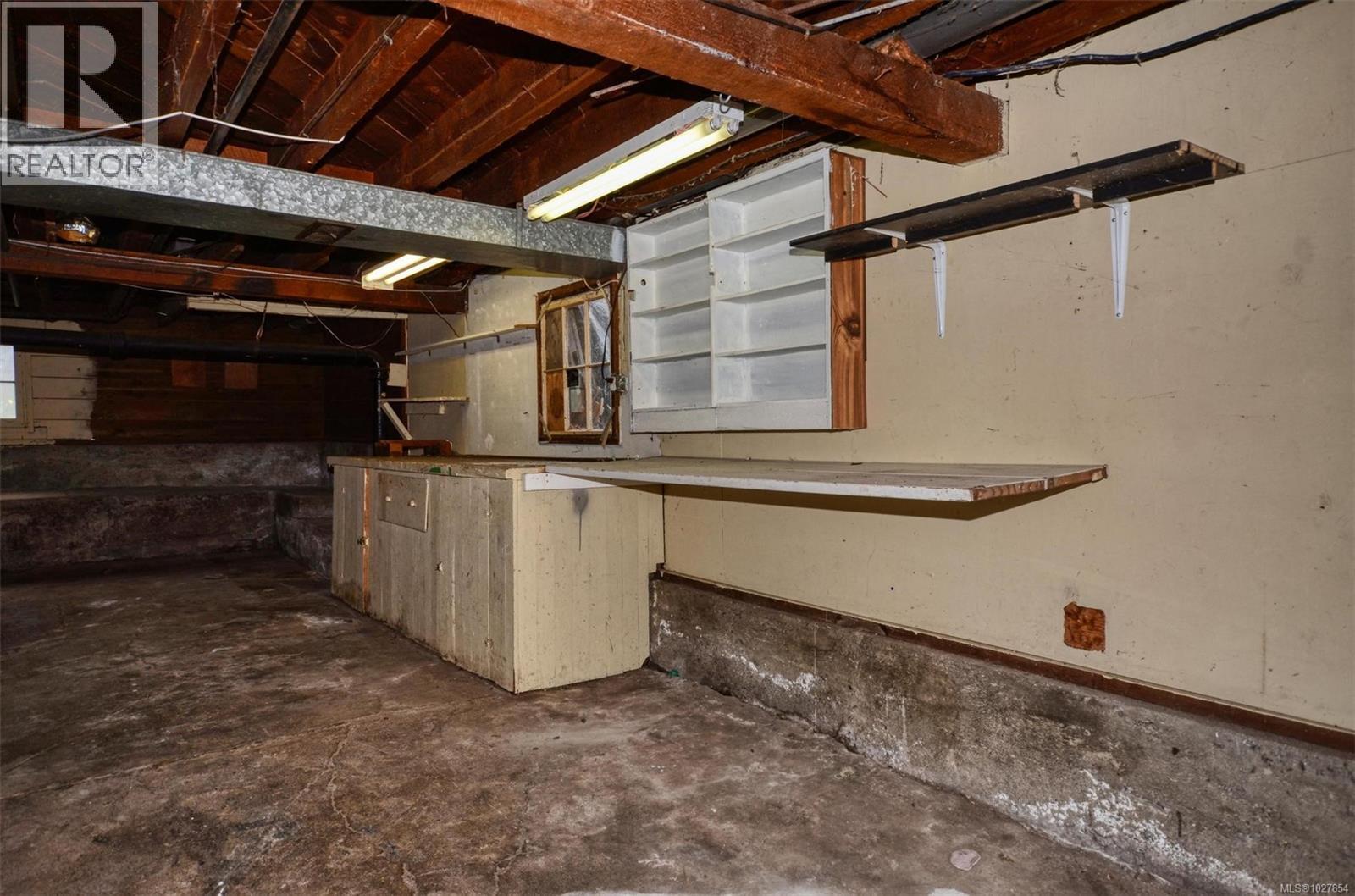  985 Cloverdale Street, Saanich