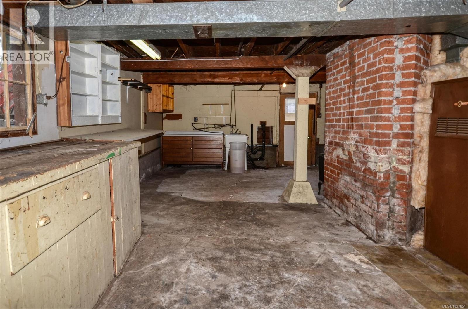 985 Cloverdale St - 24