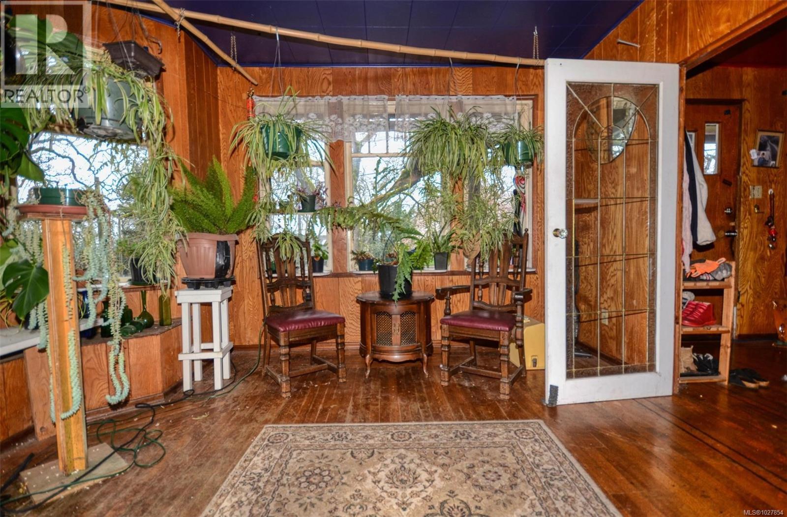  985 Cloverdale Street, Saanich