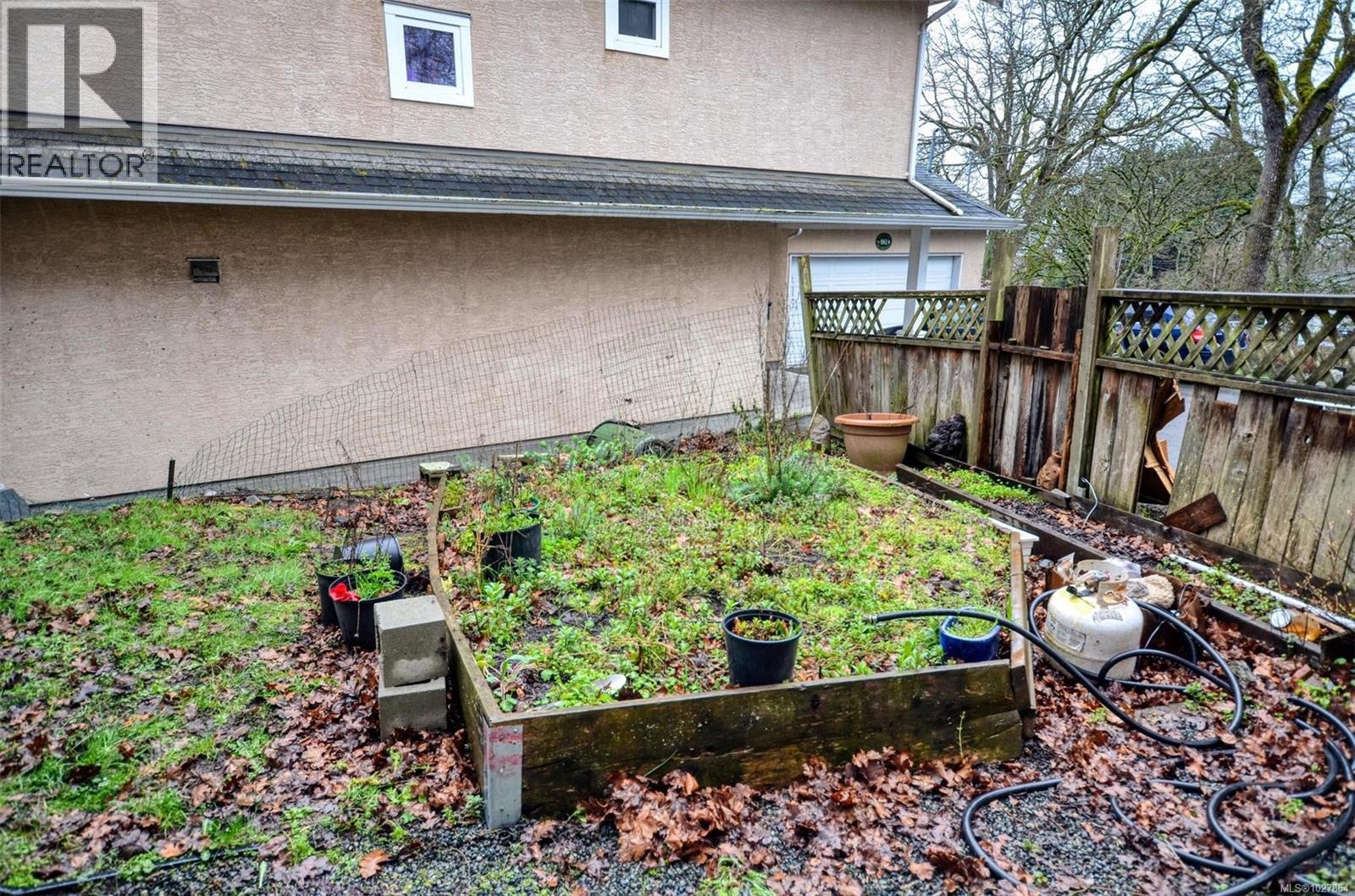  985 Cloverdale Street, Saanich