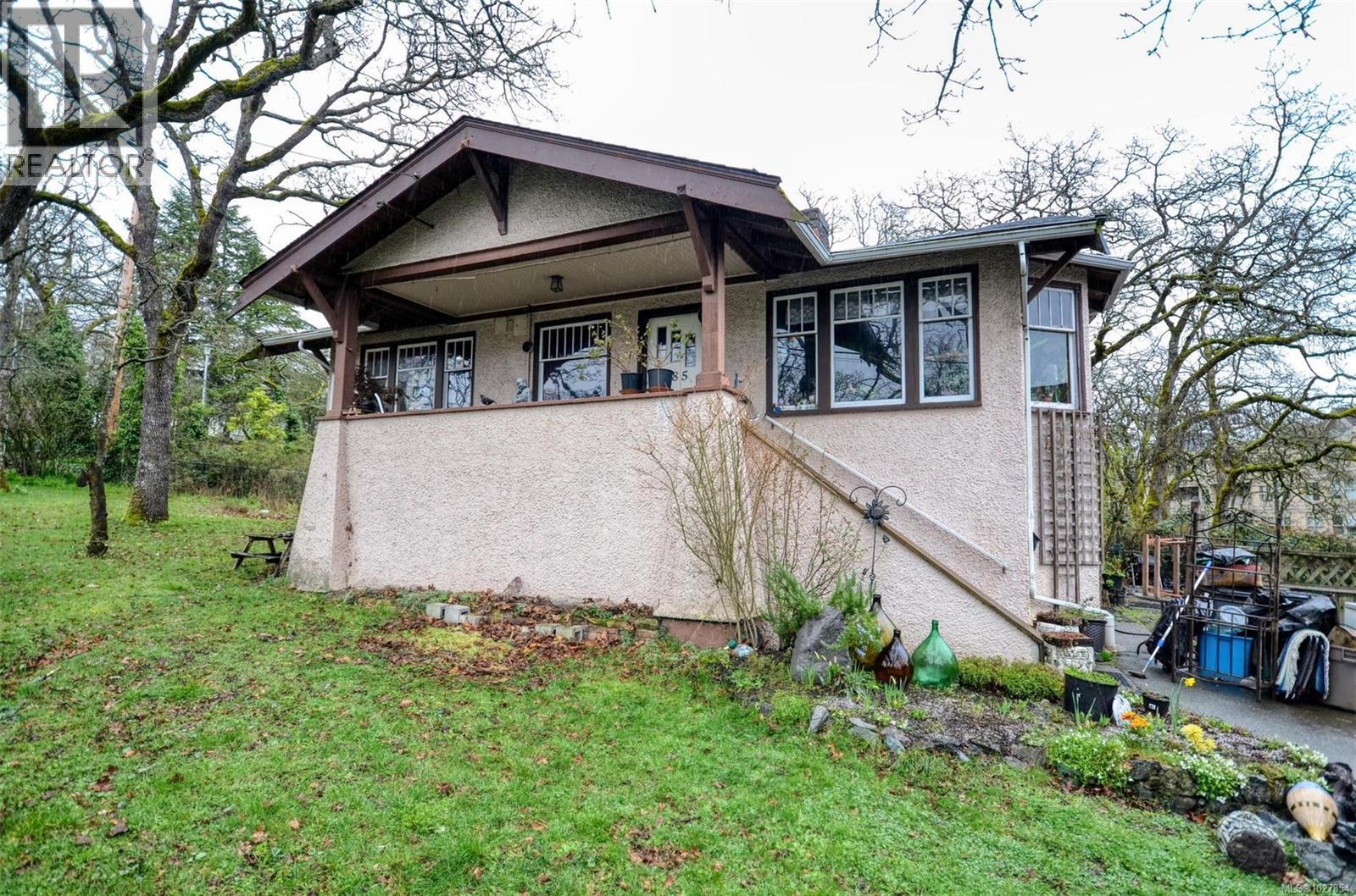 985 Cloverdale St - 33