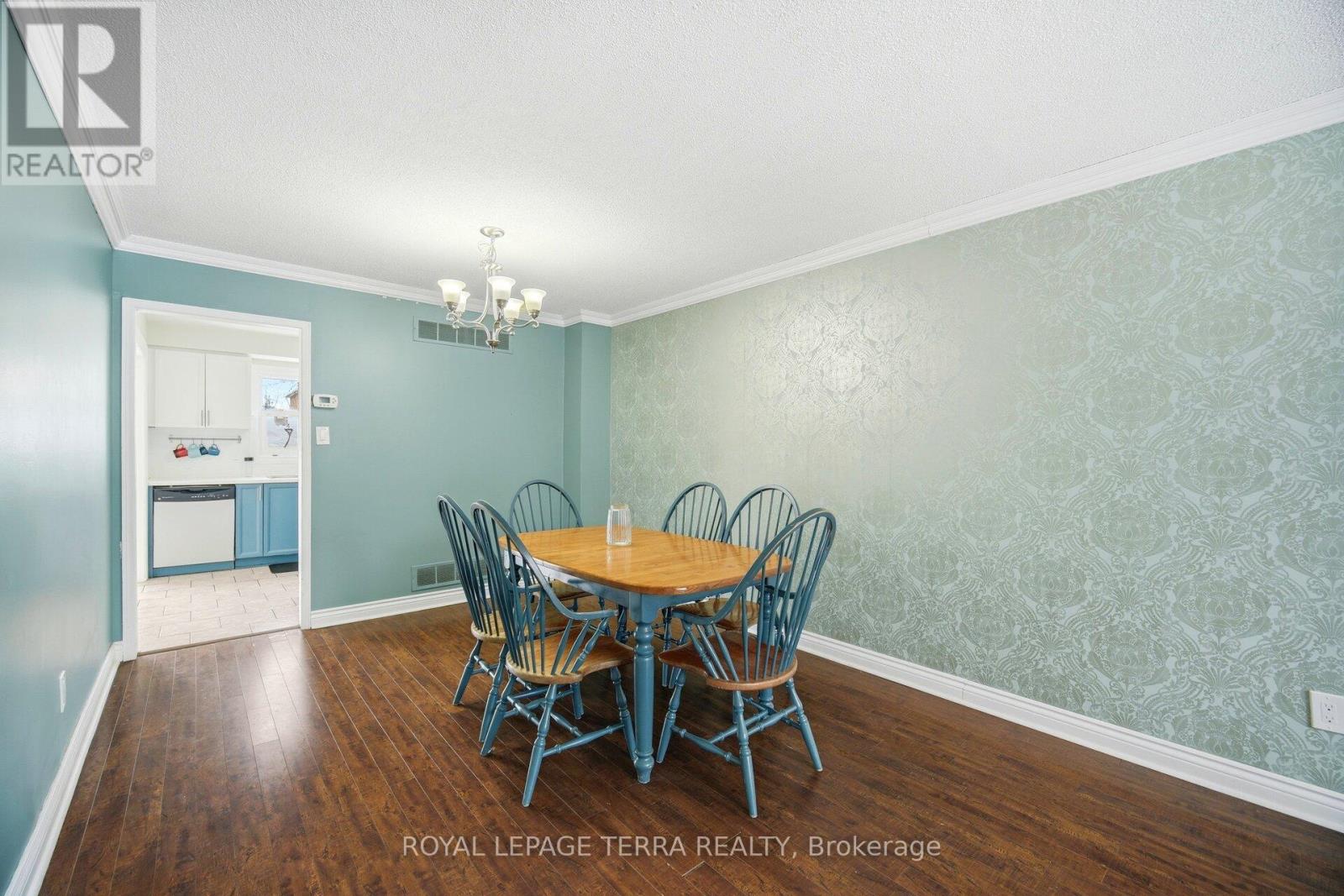 44 CARRUTHERS CRESCENT - 12