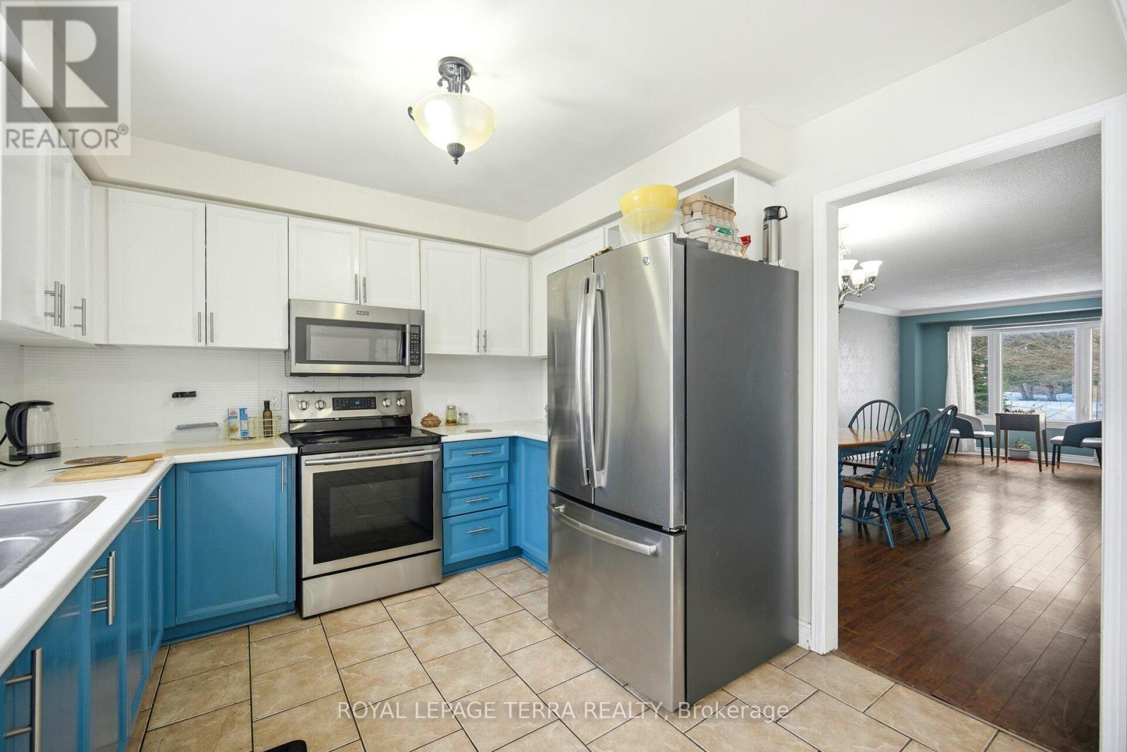 44 CARRUTHERS CRESCENT - 14