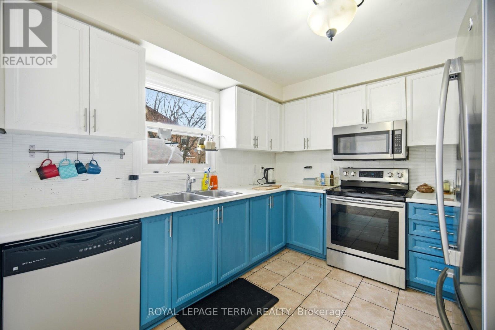 44 CARRUTHERS CRESCENT - 15