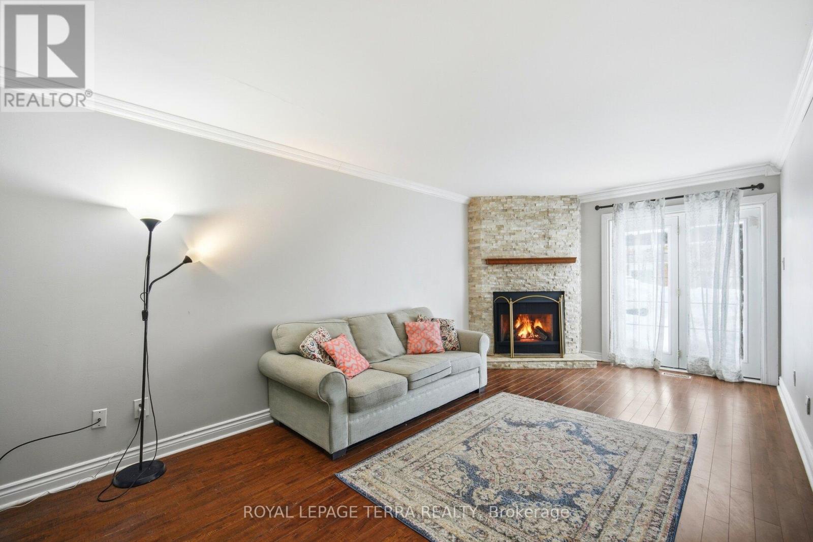 44 CARRUTHERS CRESCENT - 17
