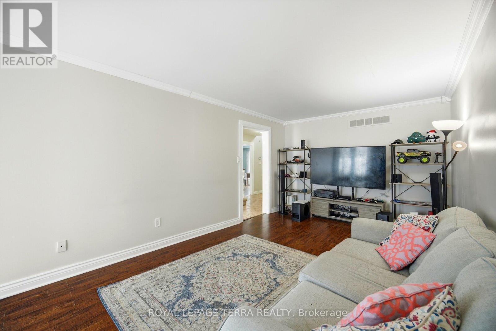 44 CARRUTHERS CRESCENT - 19