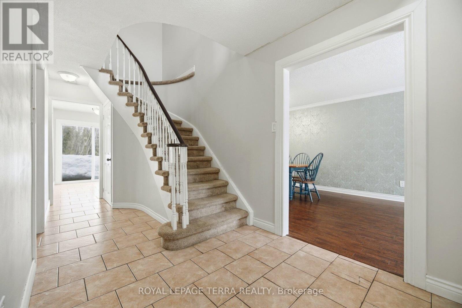 44 CARRUTHERS CRESCENT - 21