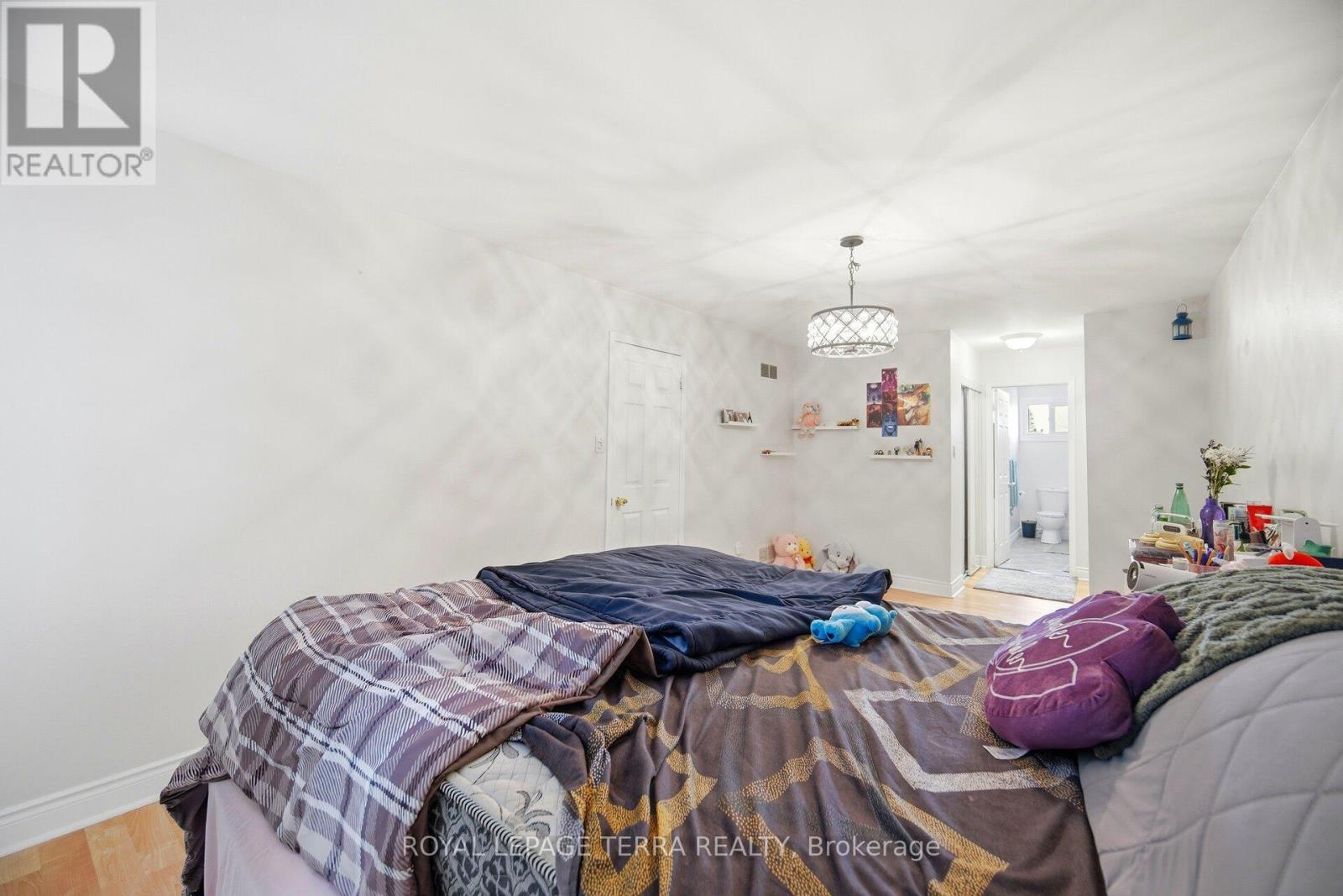 44 CARRUTHERS CRESCENT - 27