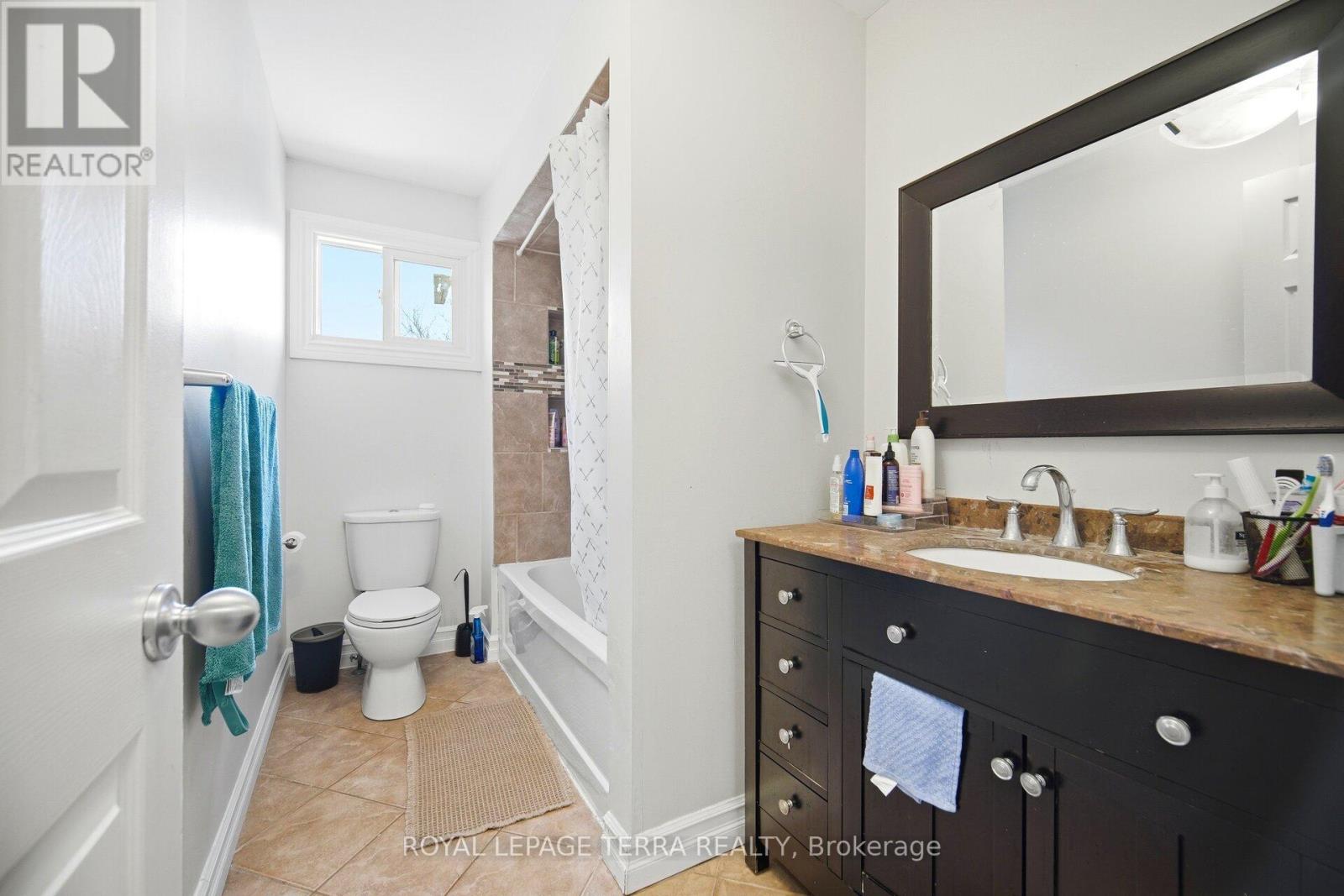 44 CARRUTHERS CRESCENT - 28