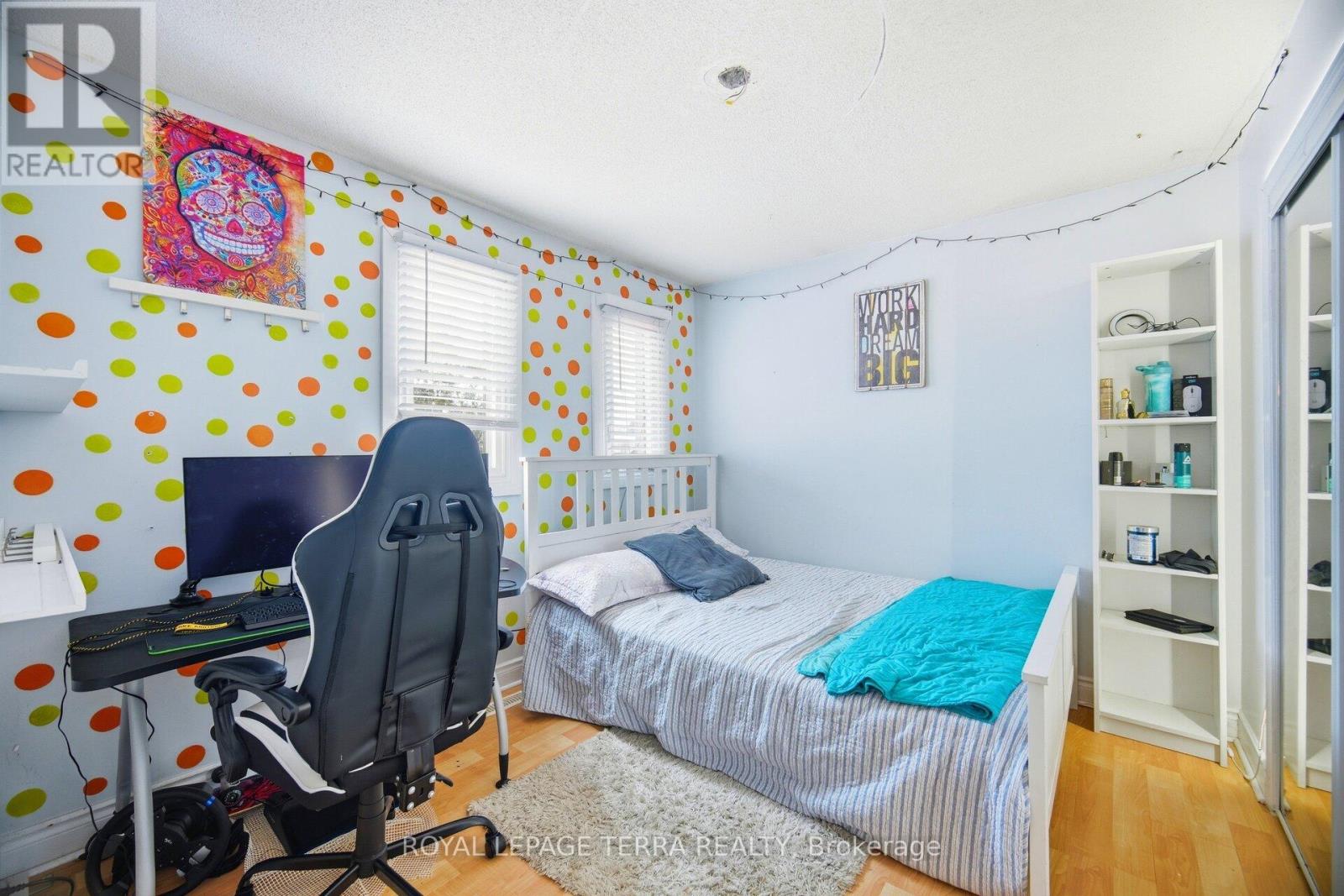 44 CARRUTHERS CRESCENT - 29