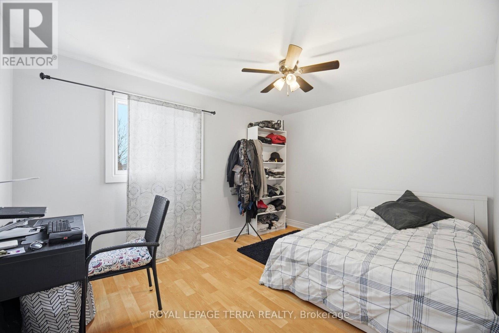44 CARRUTHERS CRESCENT - 31