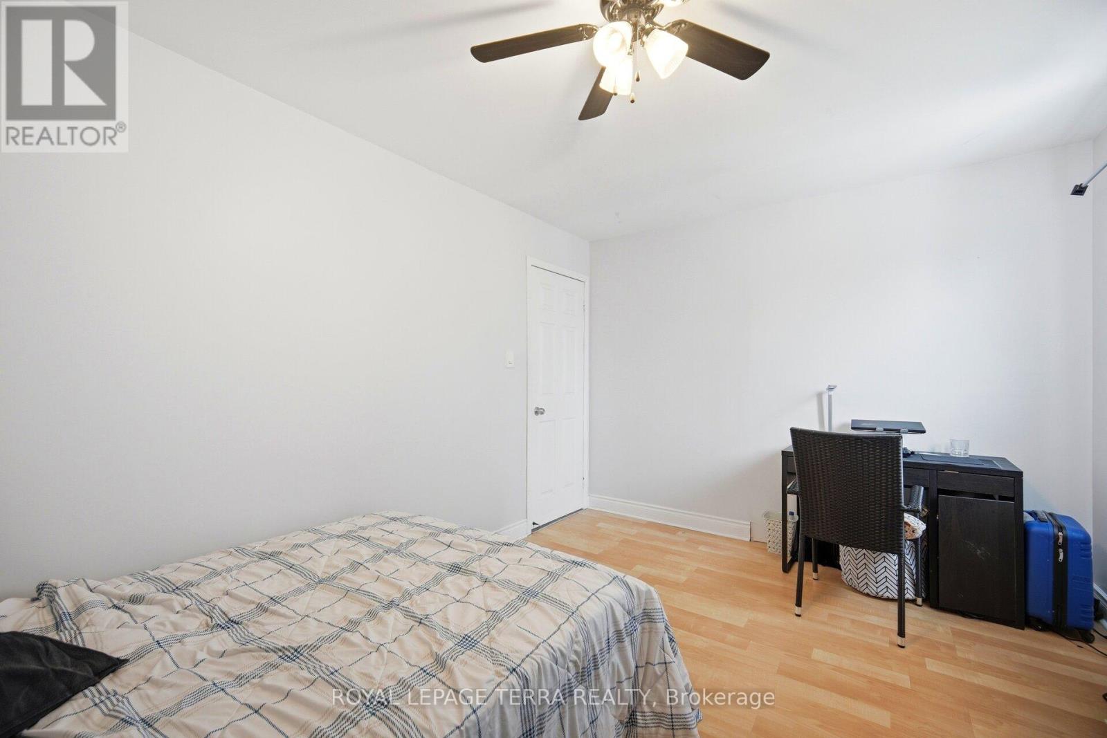 44 CARRUTHERS CRESCENT - 32