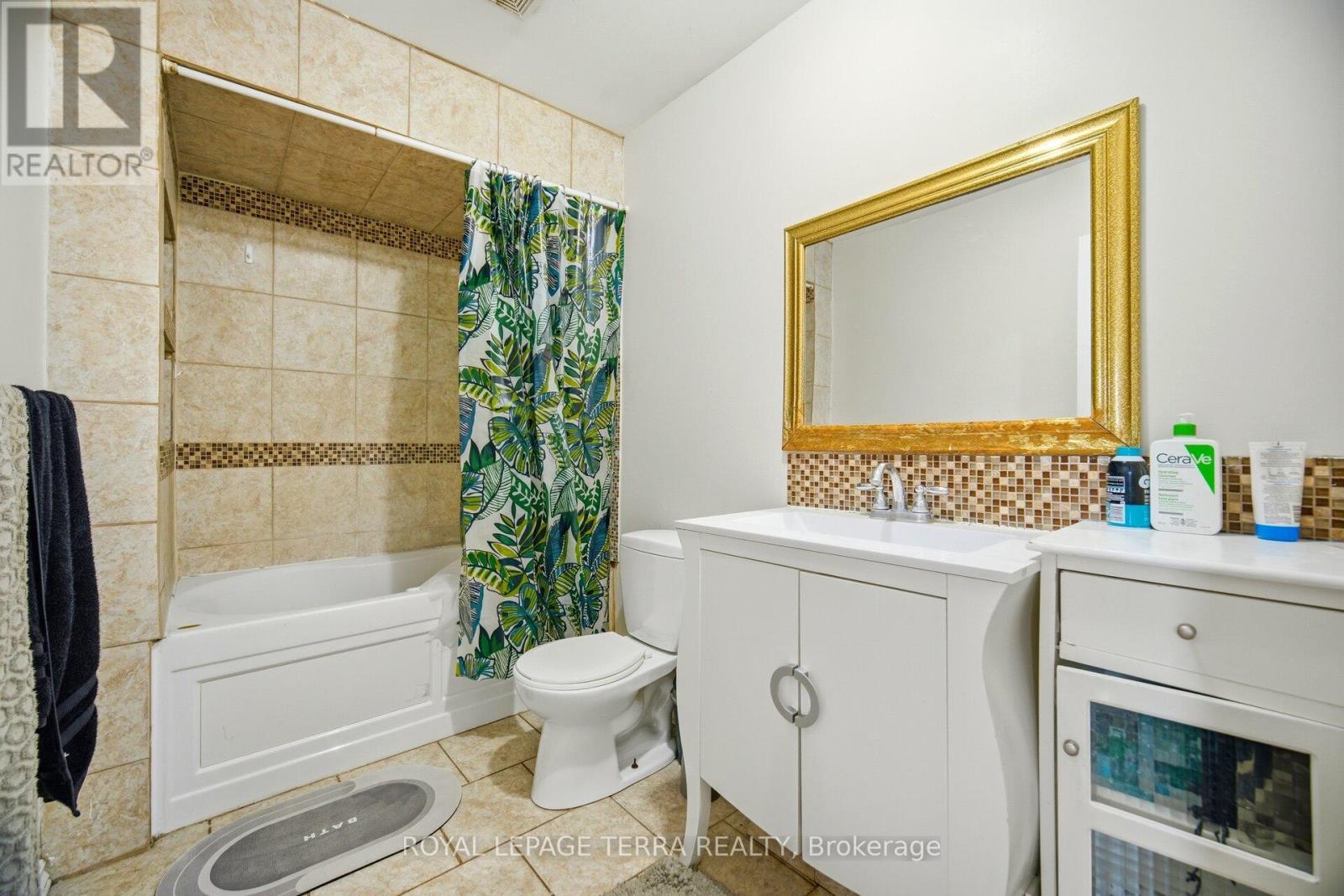44 CARRUTHERS CRESCENT - 35