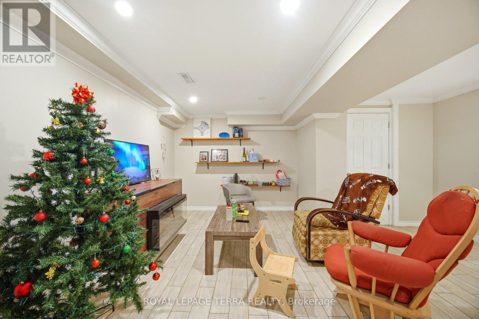 44 CARRUTHERS CRESCENT - 39