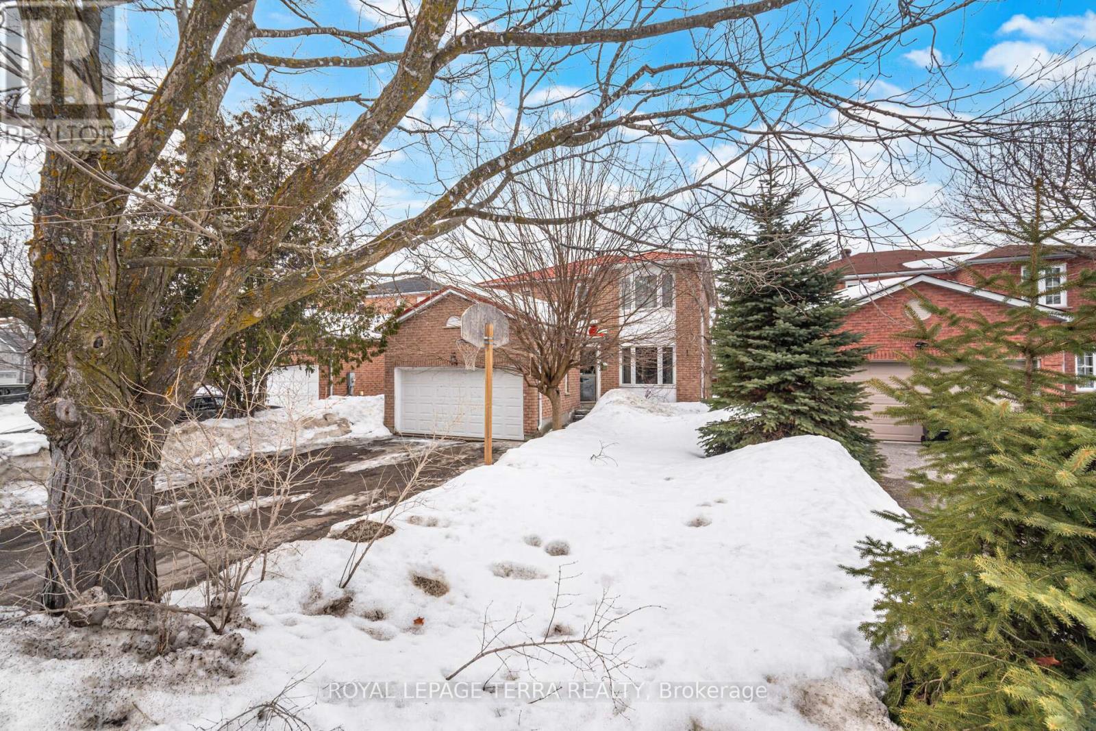 44 CARRUTHERS CRESCENT - 4