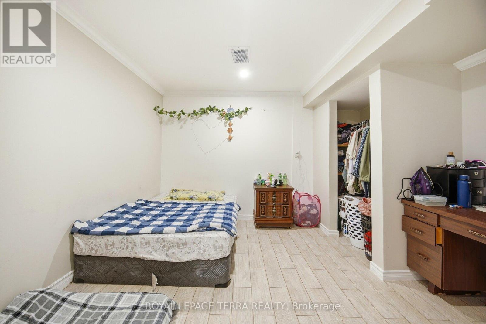 44 CARRUTHERS CRESCENT - 43