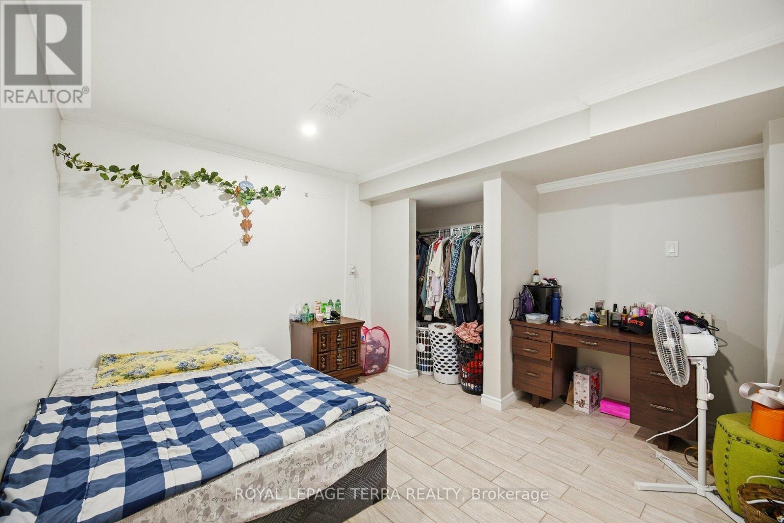 44 CARRUTHERS CRESCENT - 44